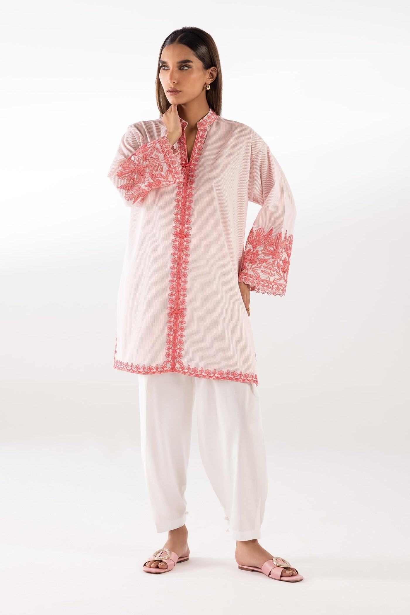 https://cdn.shopify.com/s/files/1/0740/1753/8280/files/SS25SGE384_1.jpg?v=1759407892