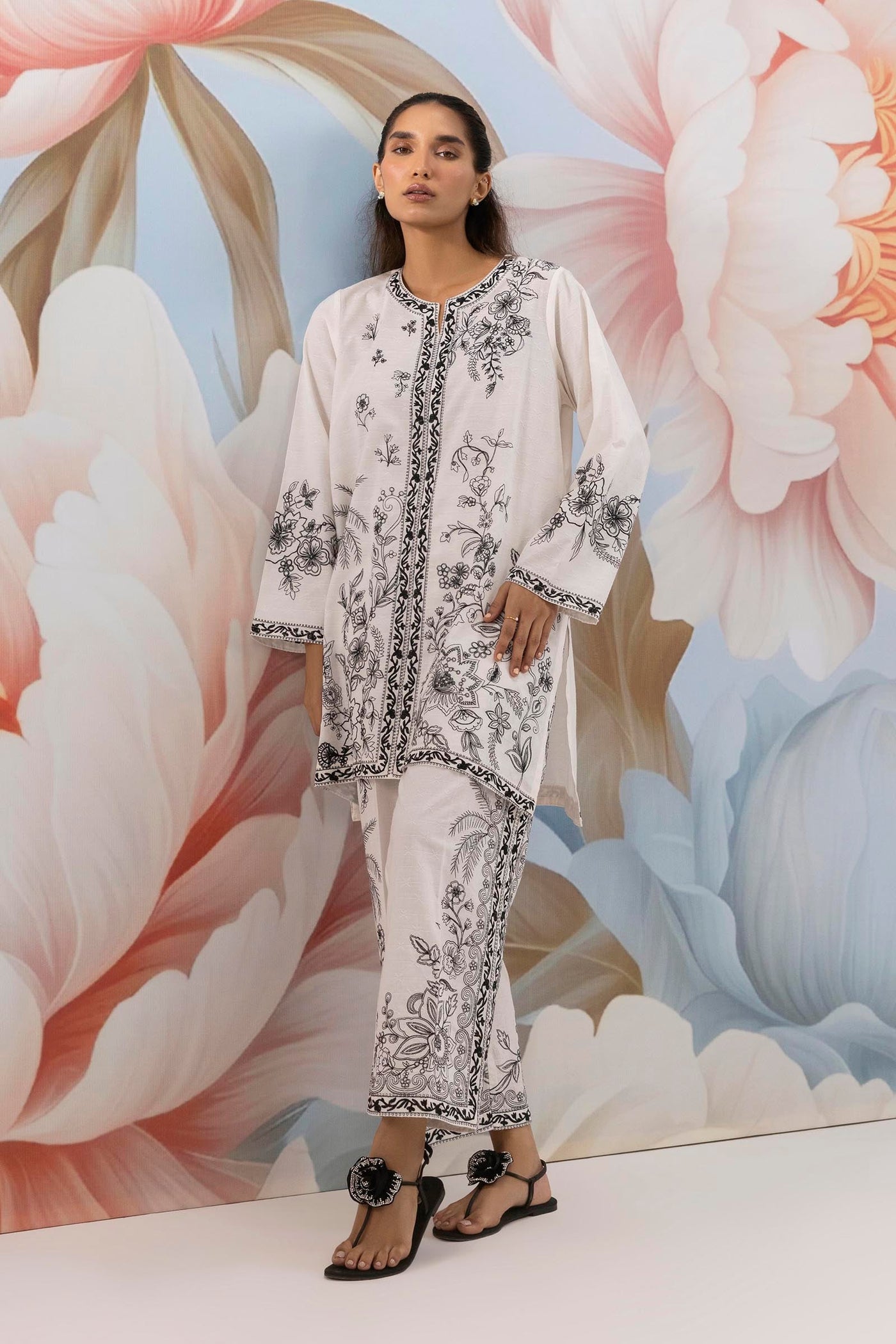https://cdn.shopify.com/s/files/1/0740/1753/8280/files/SS25SGE433_2_f6bba45a-b5a2-4be2-a601-63e301cc013e.jpg?v=1759751869