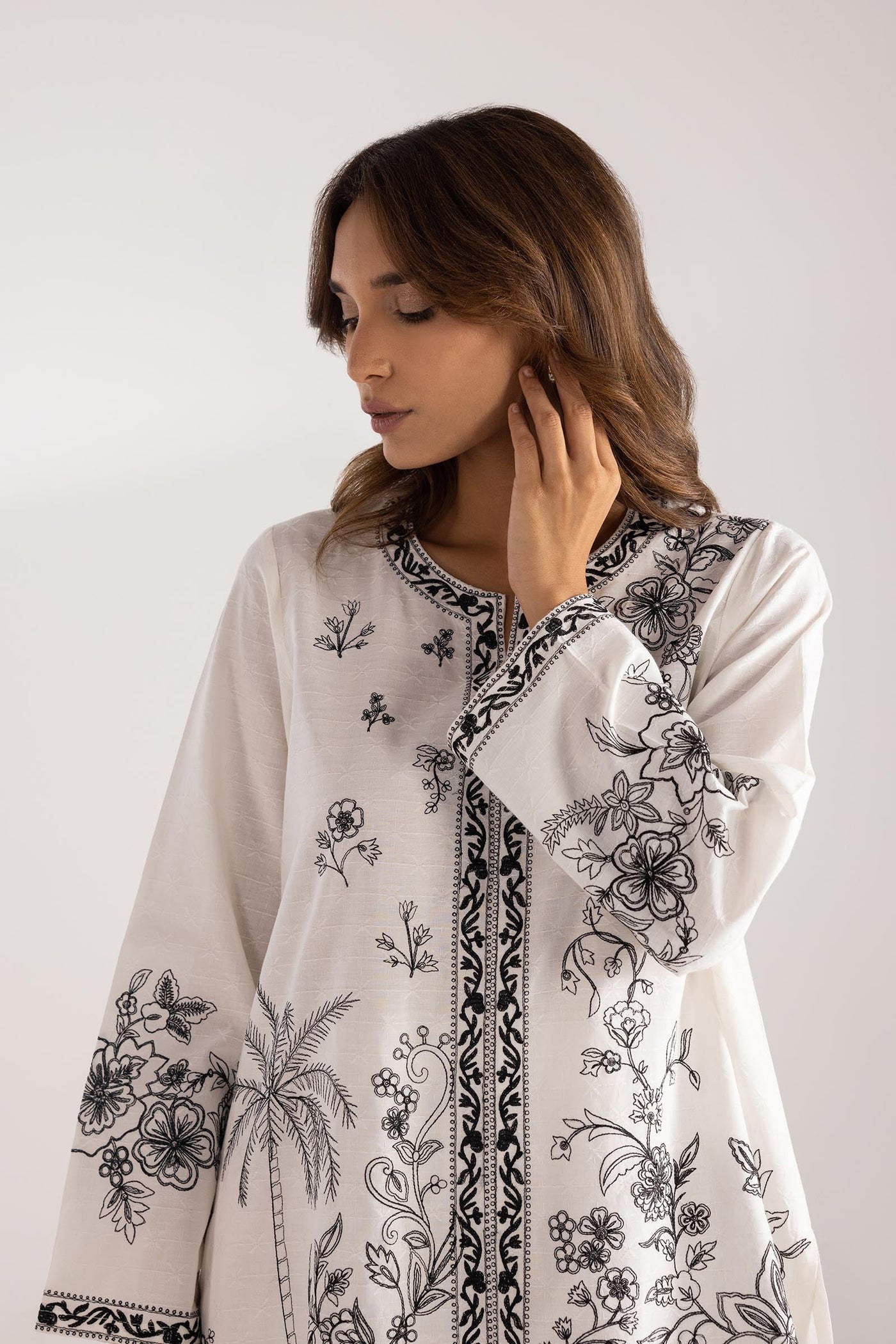 https://cdn.shopify.com/s/files/1/0740/1753/8280/files/SS25SGE433_3.jpg?v=1759751869