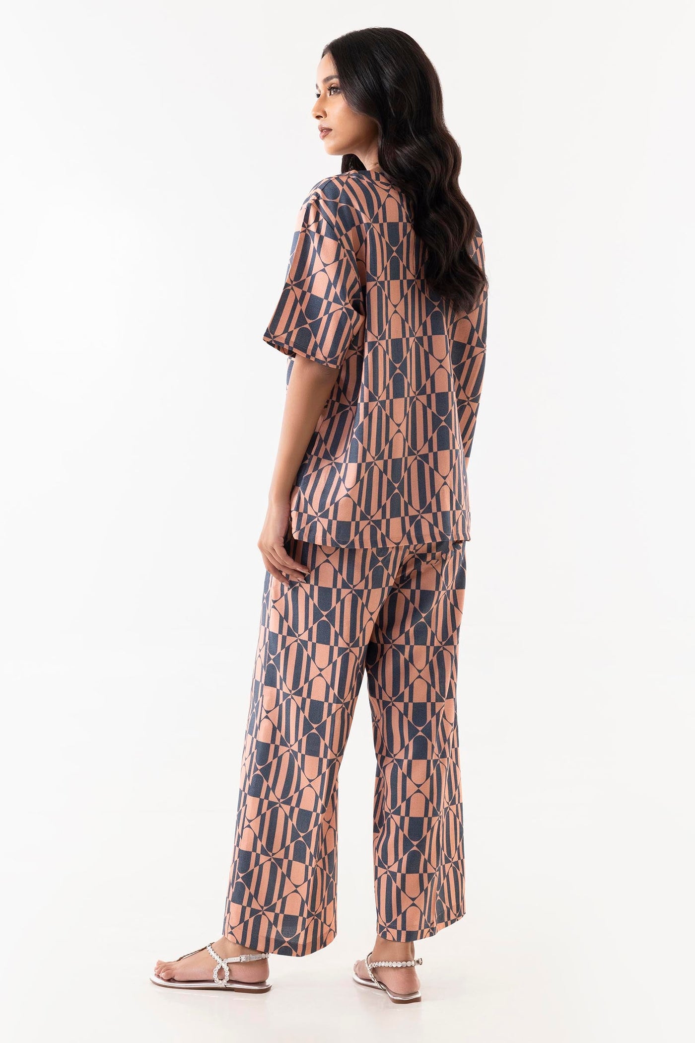 https://cdn.shopify.com/s/files/1/0740/1753/8280/files/SS25WSU119P2T_3.jpg?v=1756728922