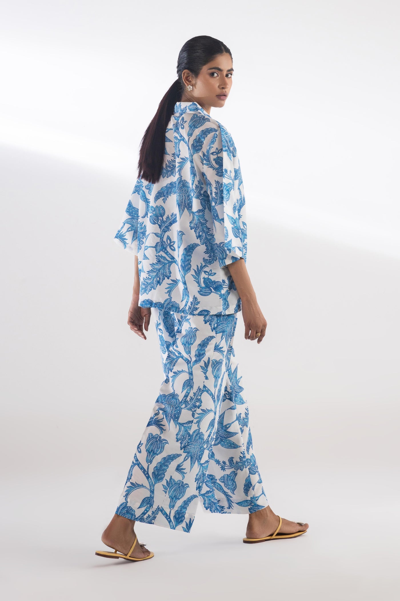 https://cdn.shopify.com/s/files/1/0740/1753/8280/files/SS25WSU138P2T_2.jpg?v=1756728906