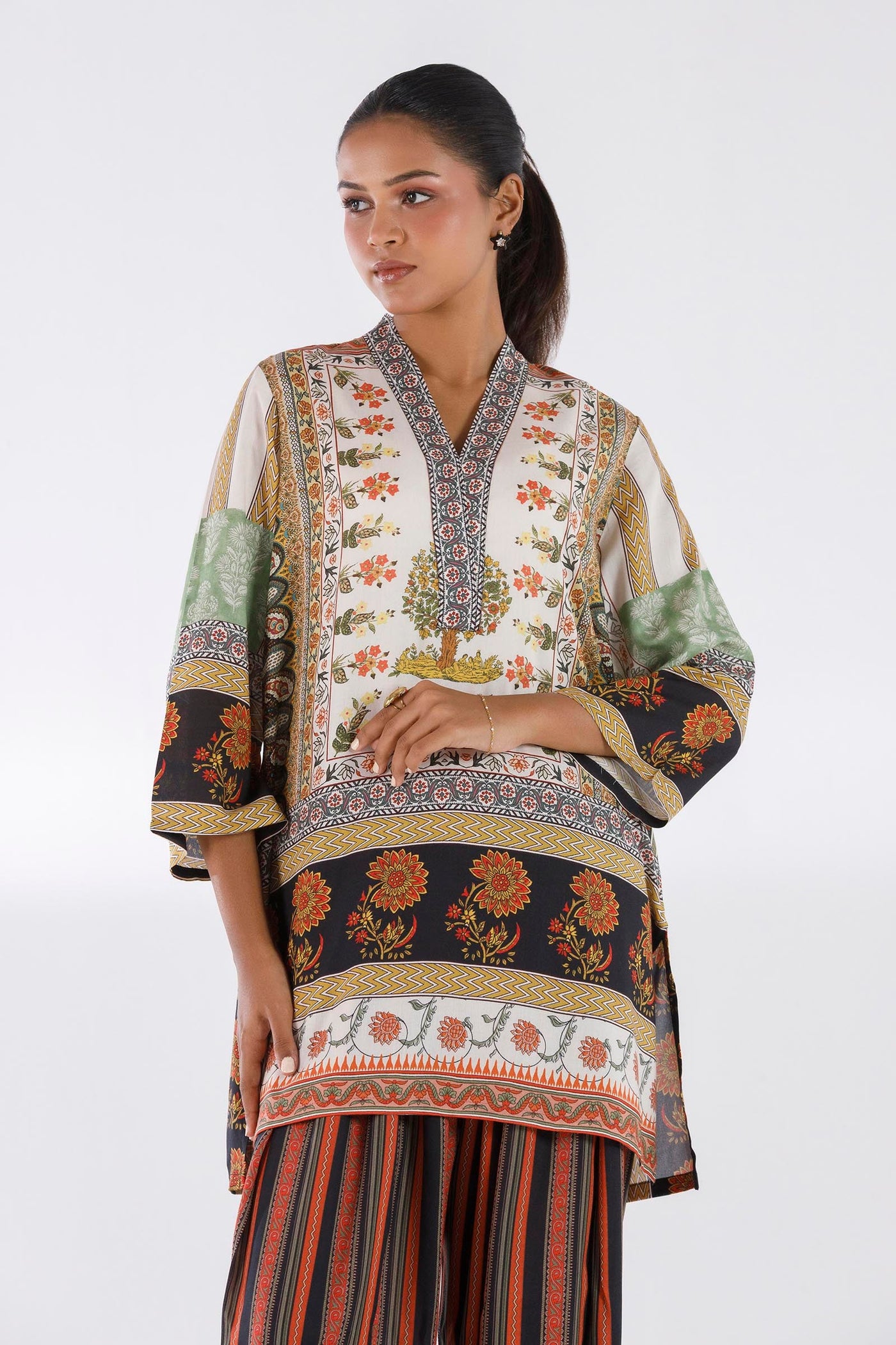 sana-safinaz-pool-51908487