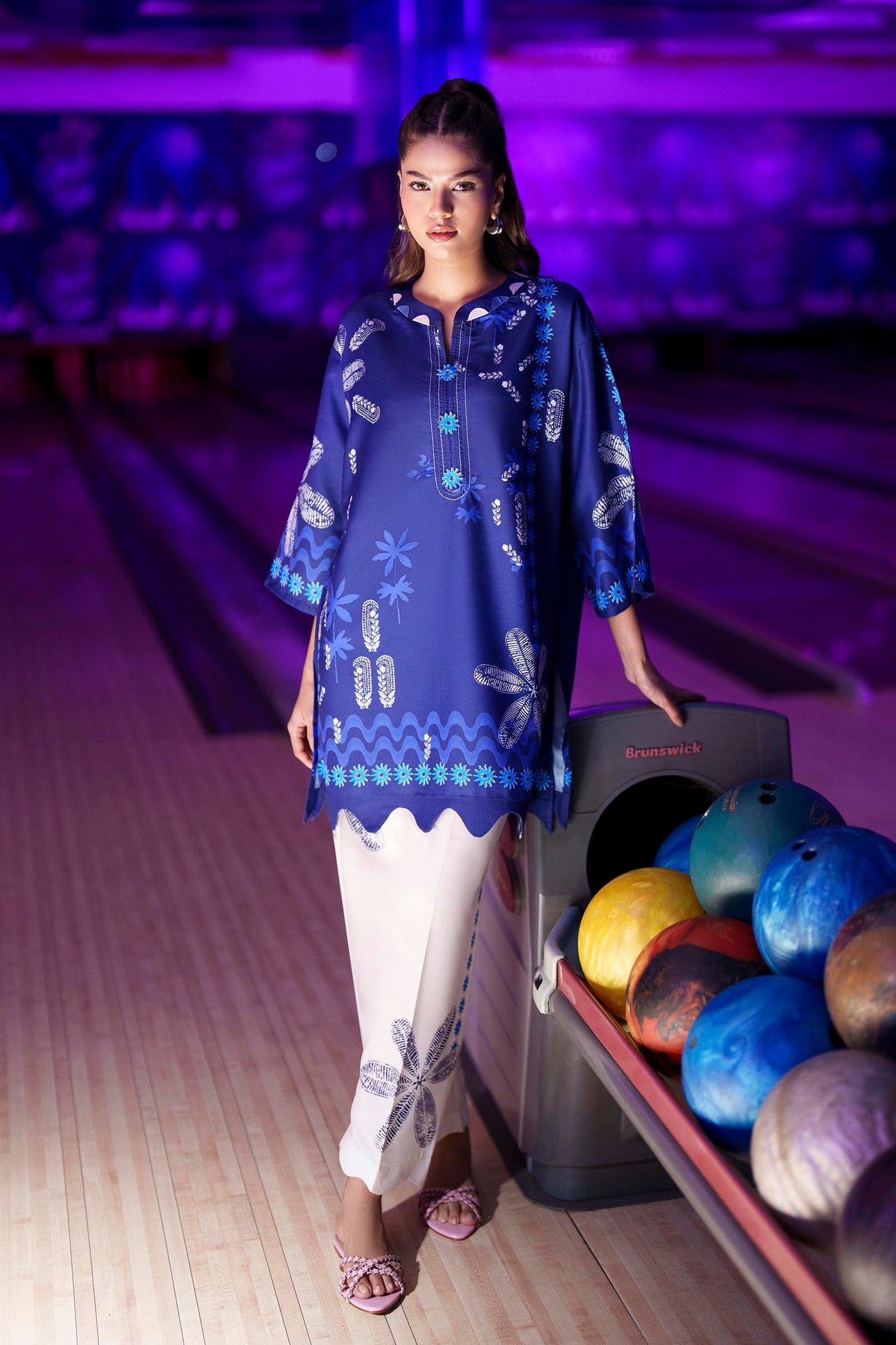 sana-safinaz-pool-34403067