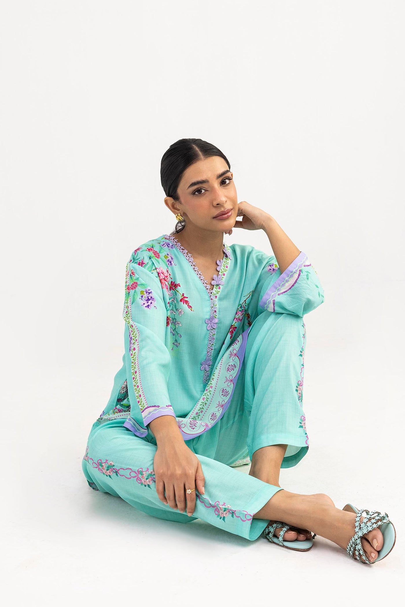 sana-safinaz-pool-00378159