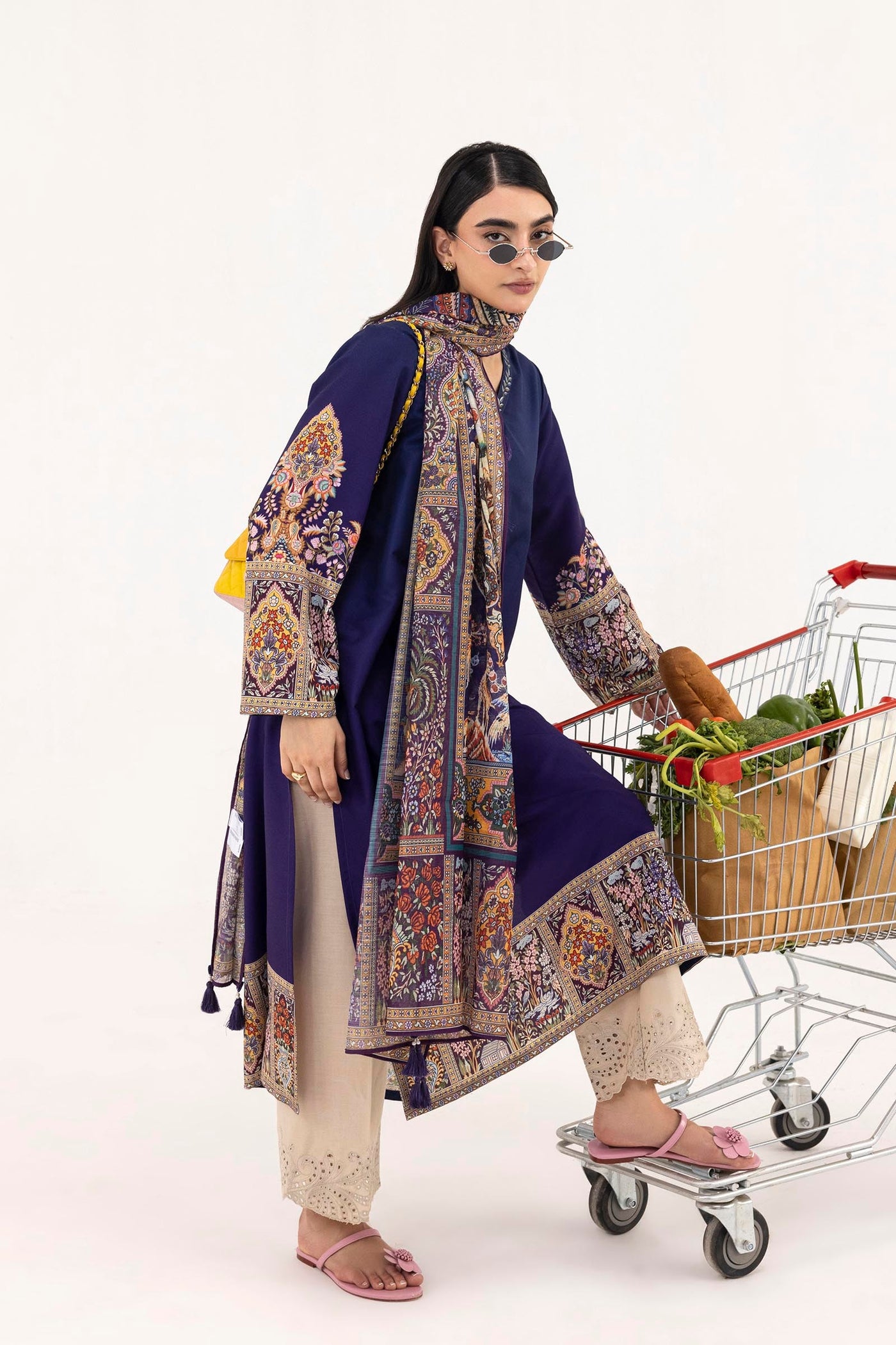 sana-safinaz-pool-44871143
