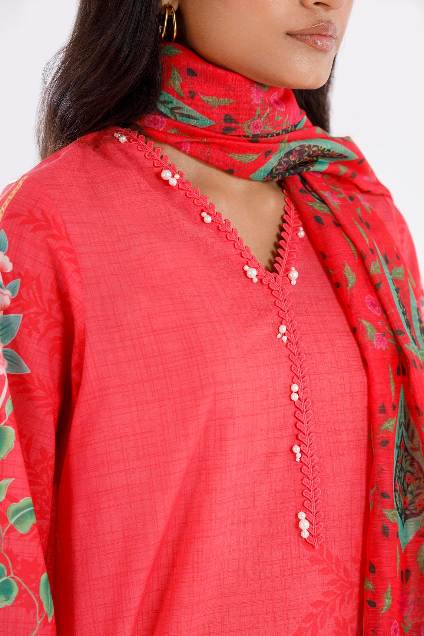 sana-safinaz-pool-46211050