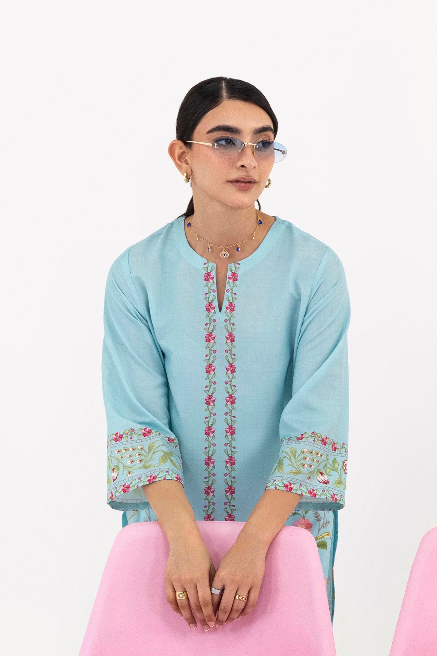 sana-safinaz-pool-36579628