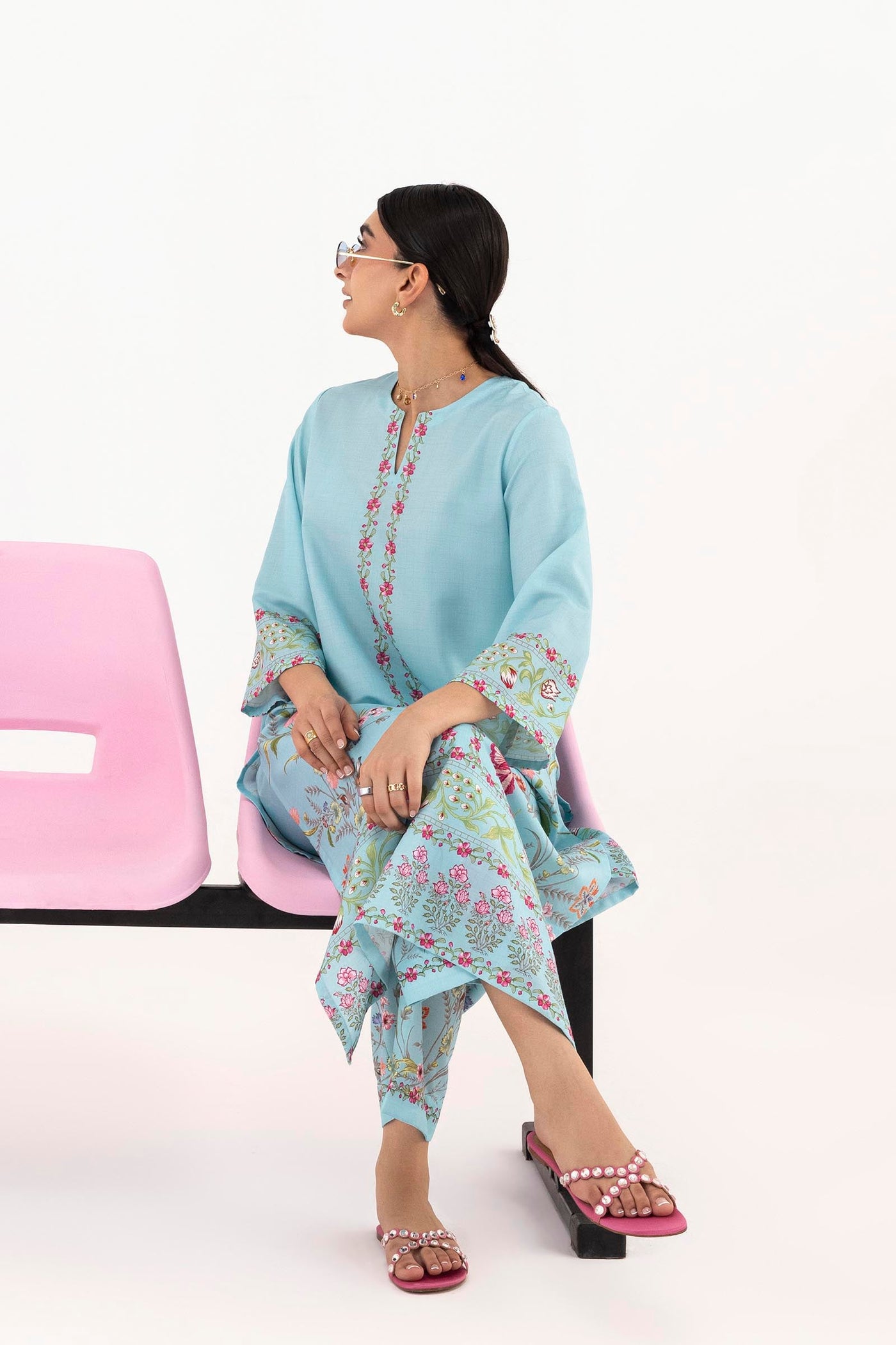 sana-safinaz-pool-28619830