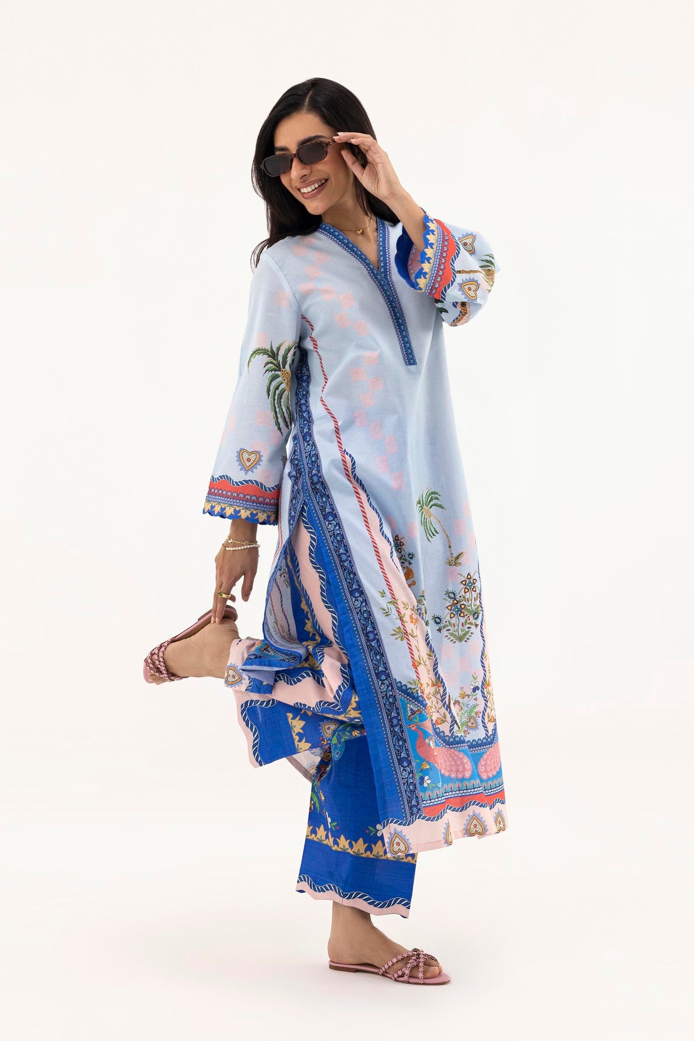 sana-safinaz-pool-39914174