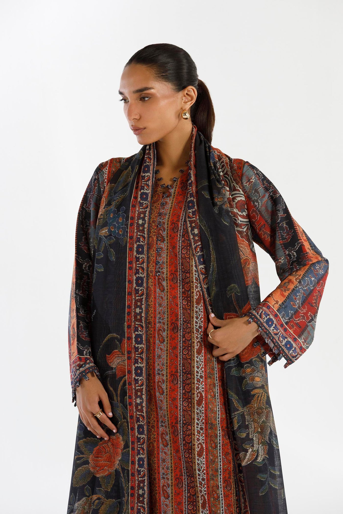 sana-safinaz-pool-26275430