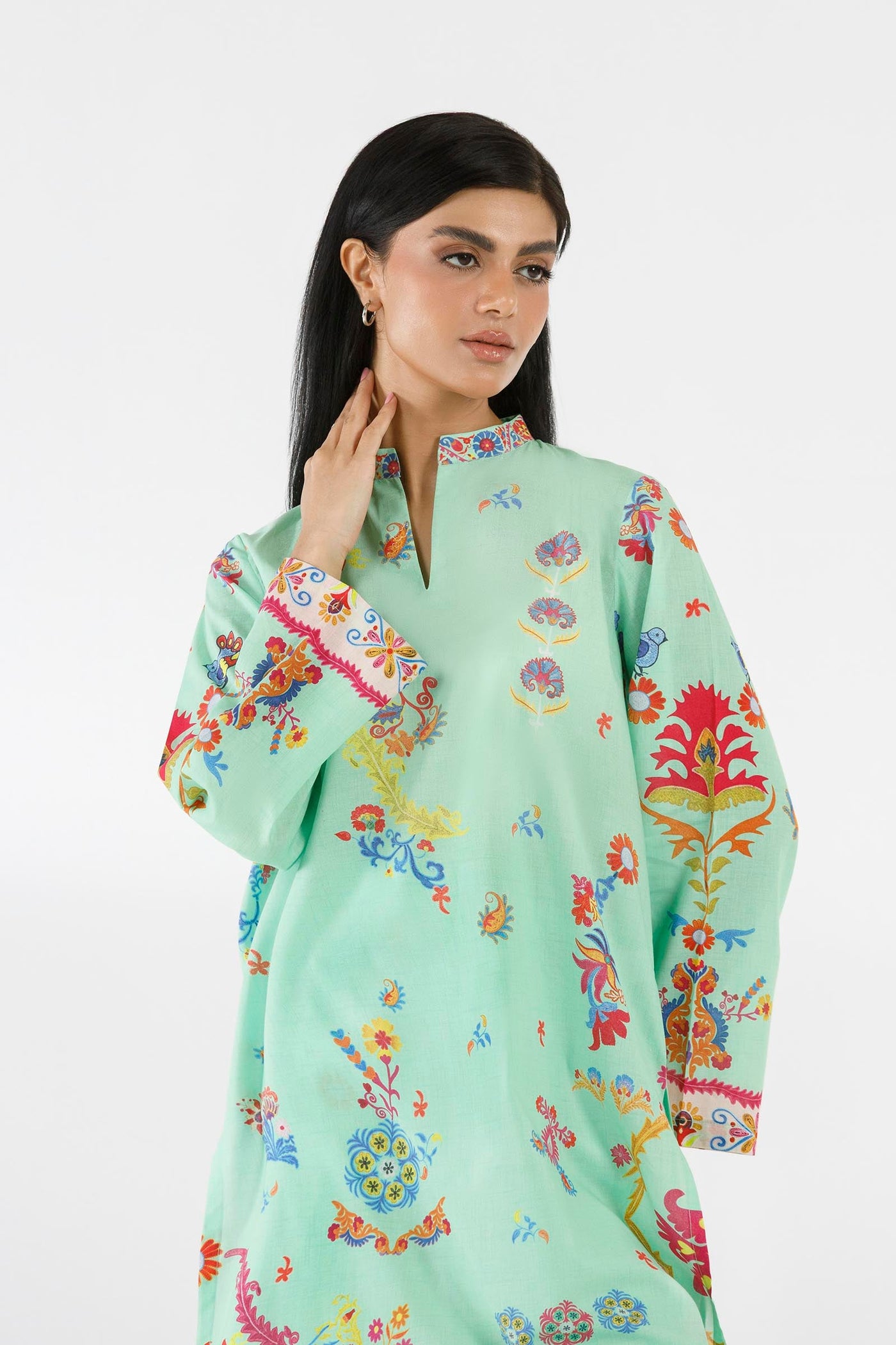 sana-safinaz-pool-81250745