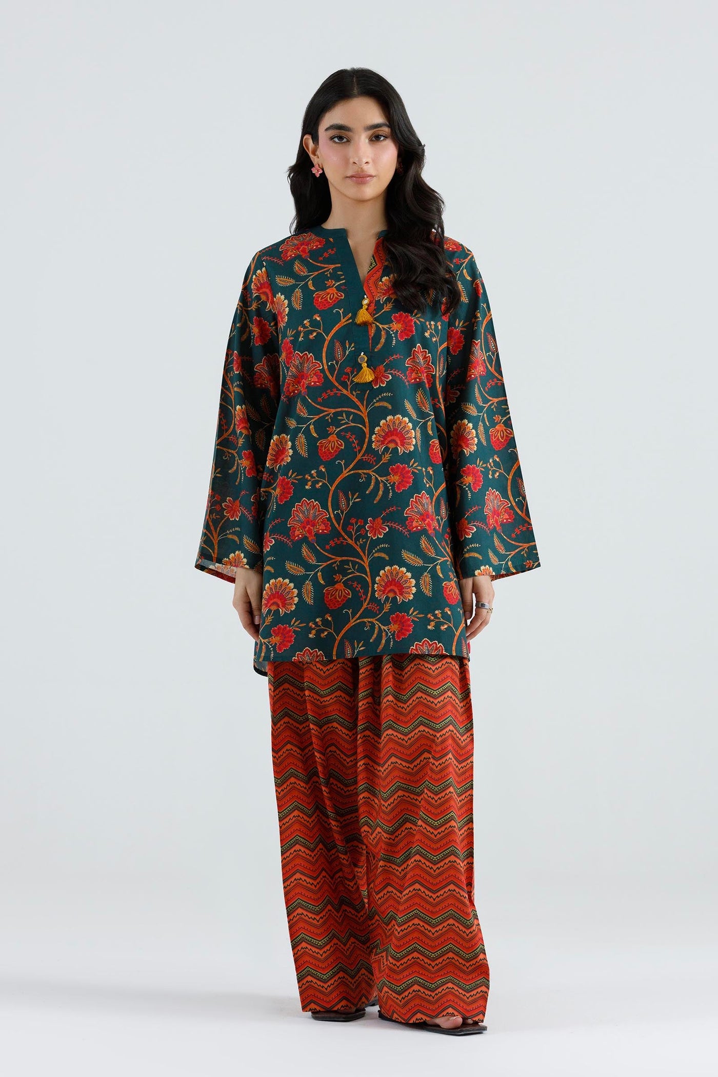 sana-safinaz-pool-34615520
