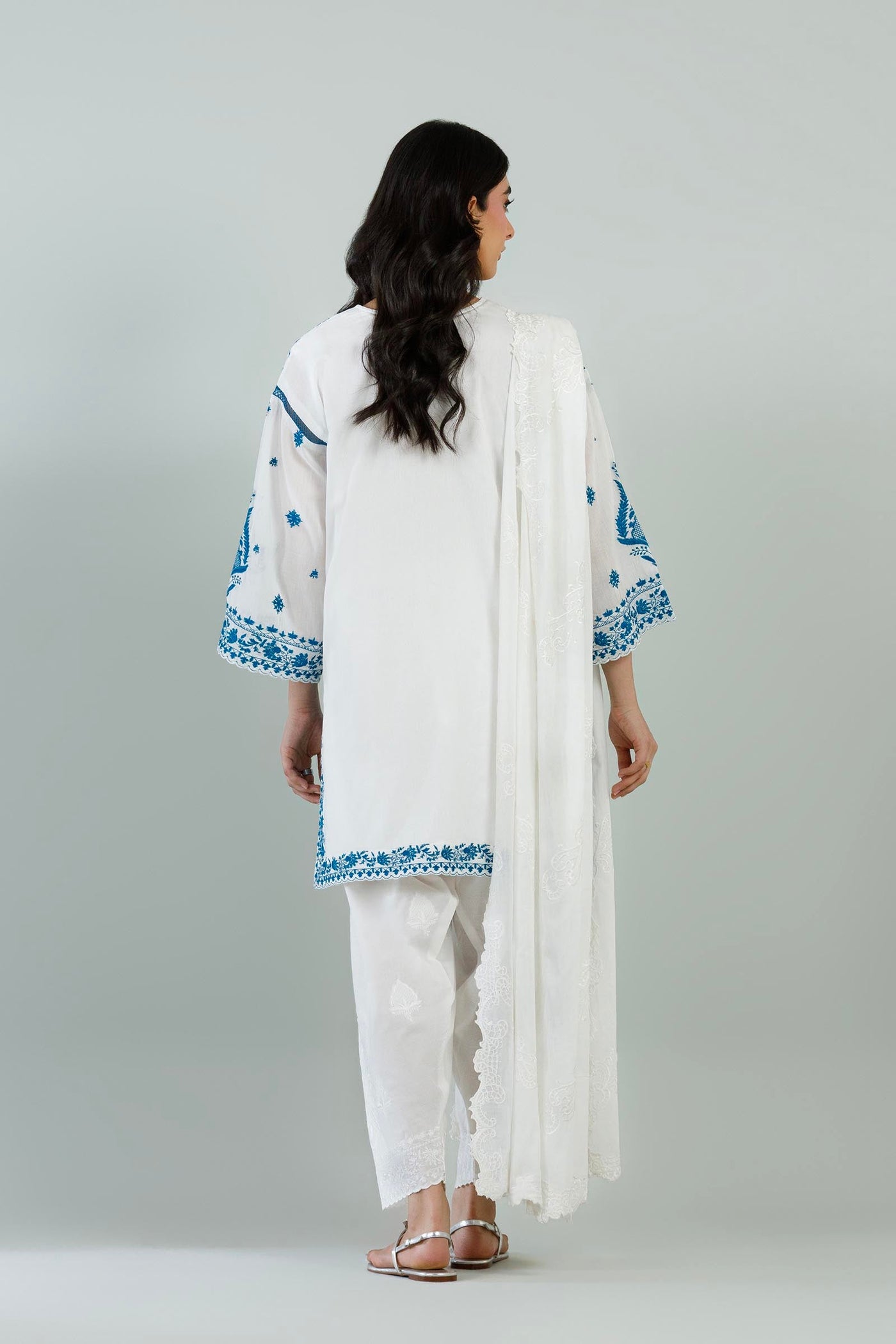 sana-safinaz-pool-02606720