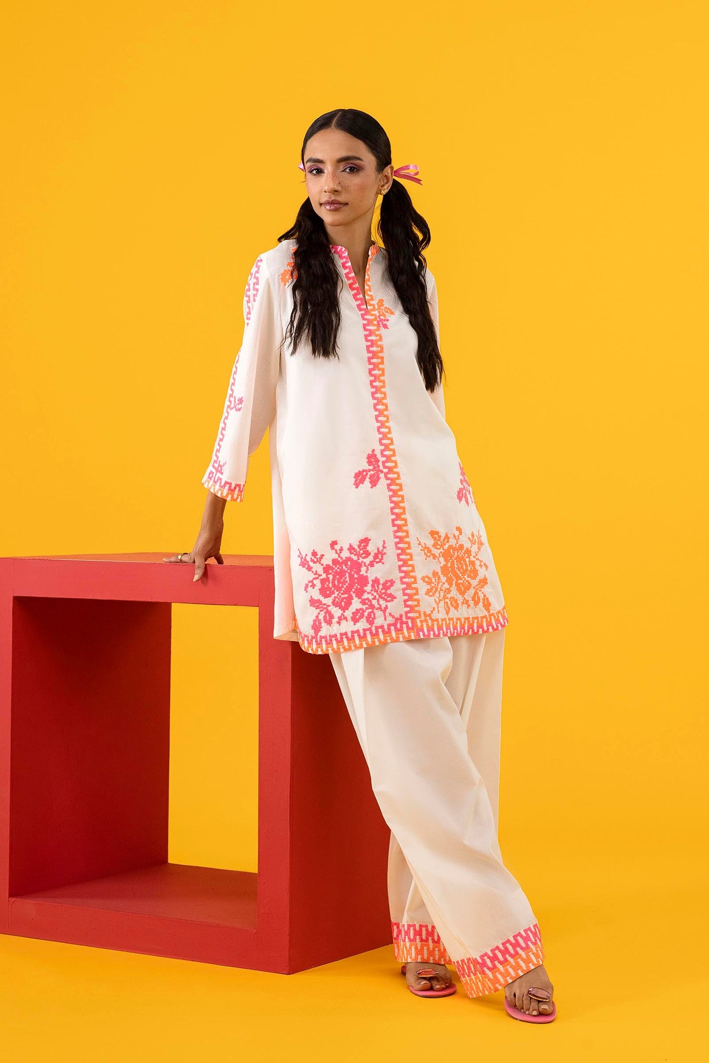 sana-safinaz-pool-17144059