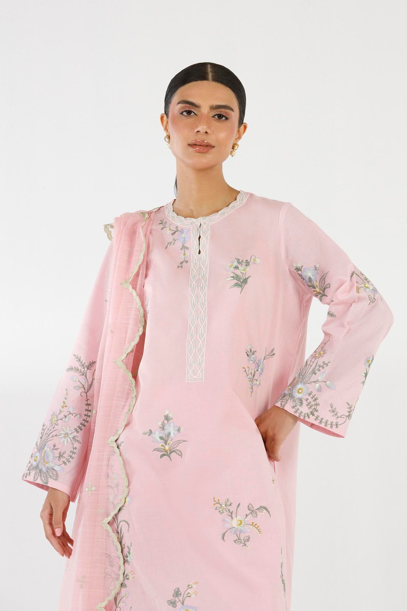sana-safinaz-pool-81102772