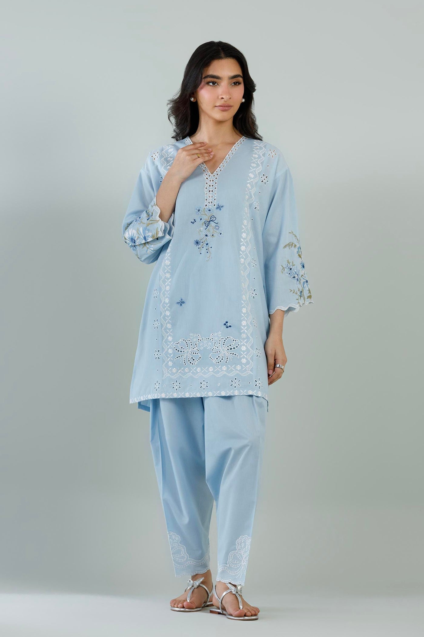 https://cdn.shopify.com/s/files/1/0740/1753/8280/files/SS26ESE384P2T_1.jpg?v=1779434355