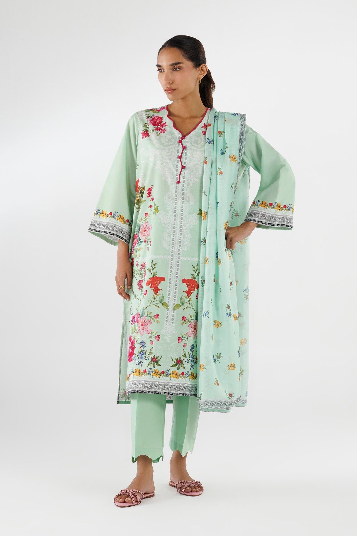 sana-safinaz-pool-95894170