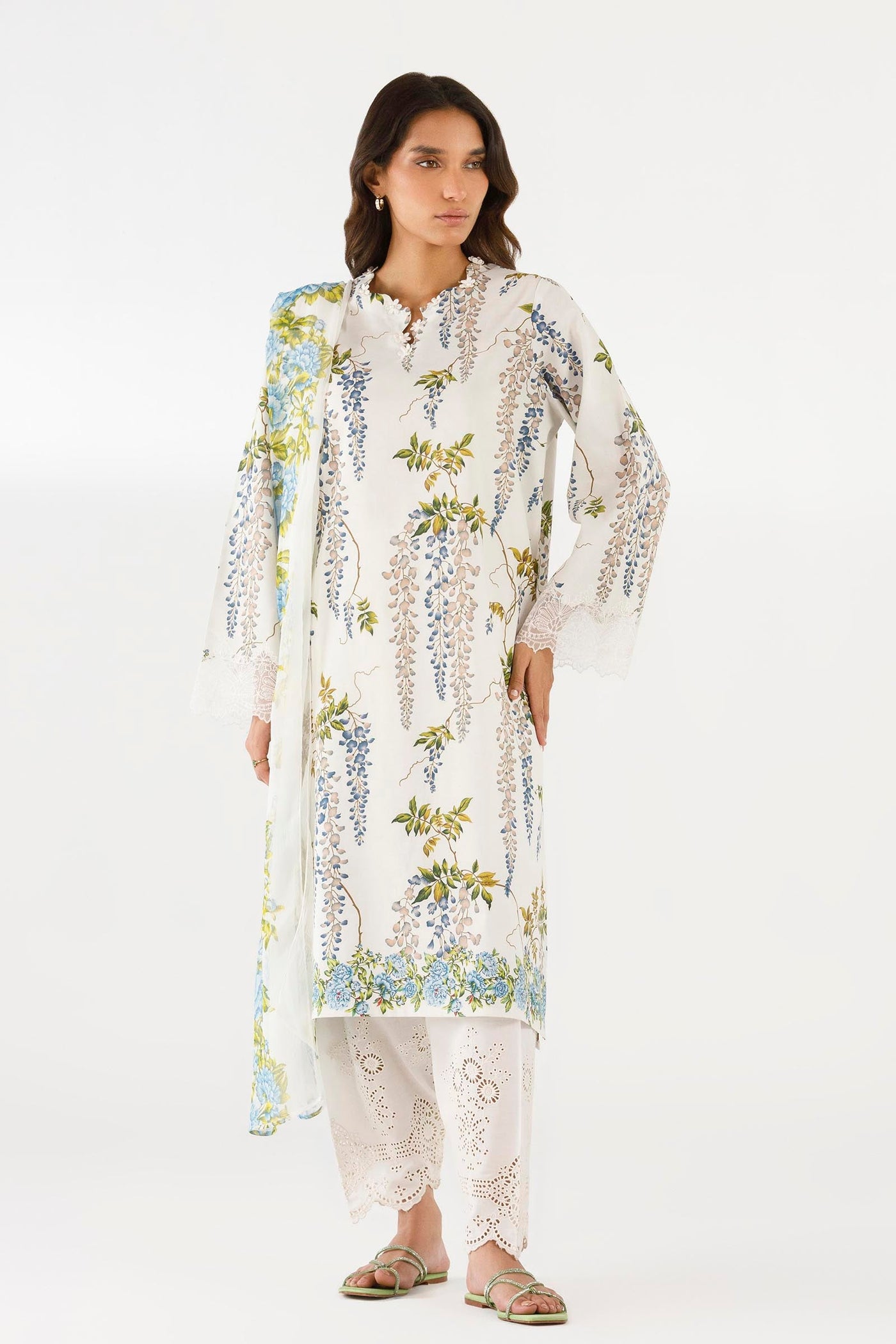 sana-safinaz-pool-33591638