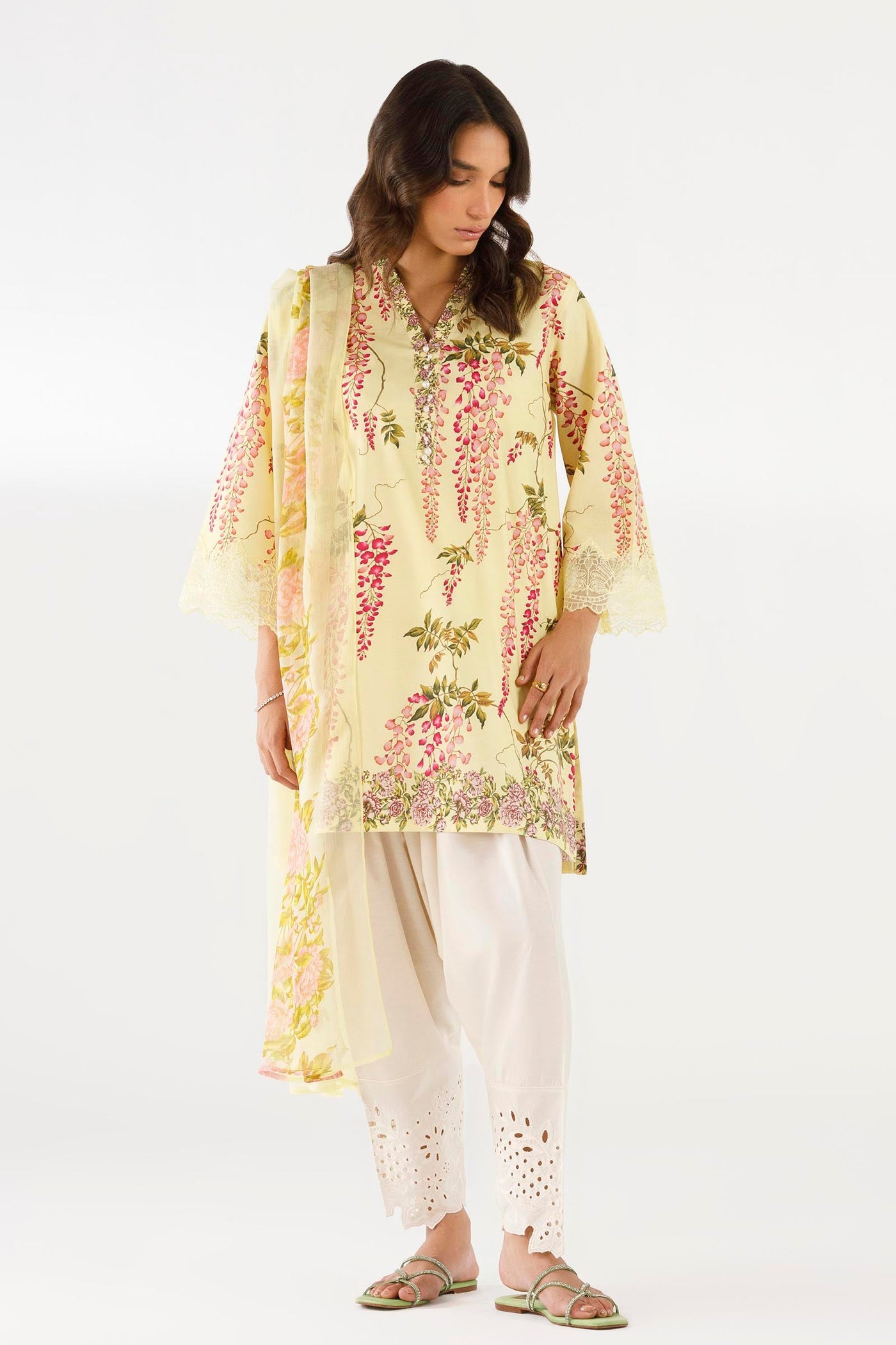 sana-safinaz-pool-32669625