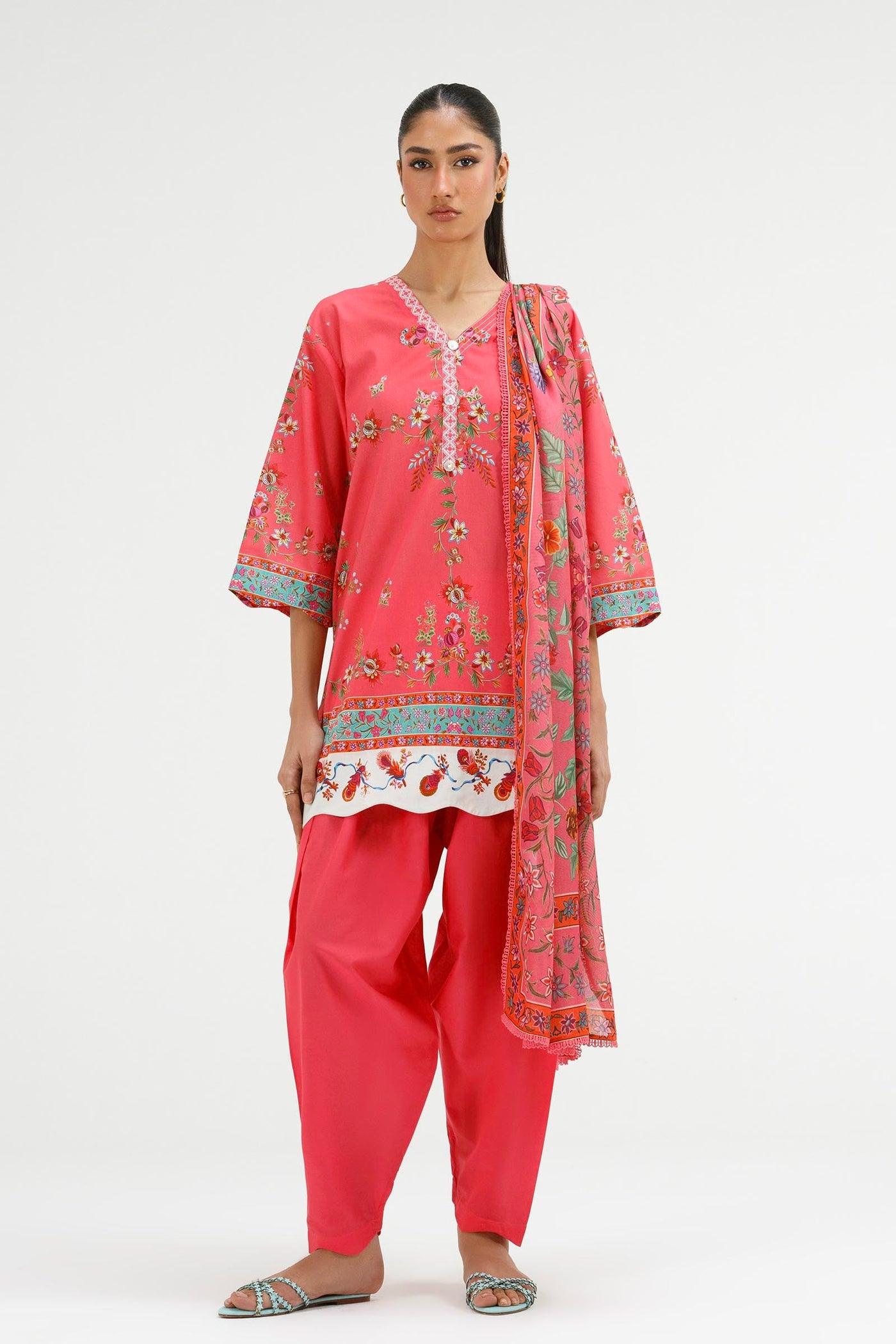 sana-safinaz-pool-40352637