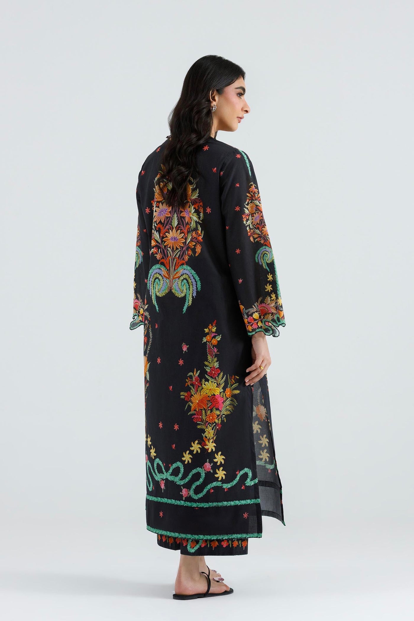 https://cdn.shopify.com/s/files/1/0740/1753/8280/files/SS26MUZ118BP3_2.jpg?v=1779446967