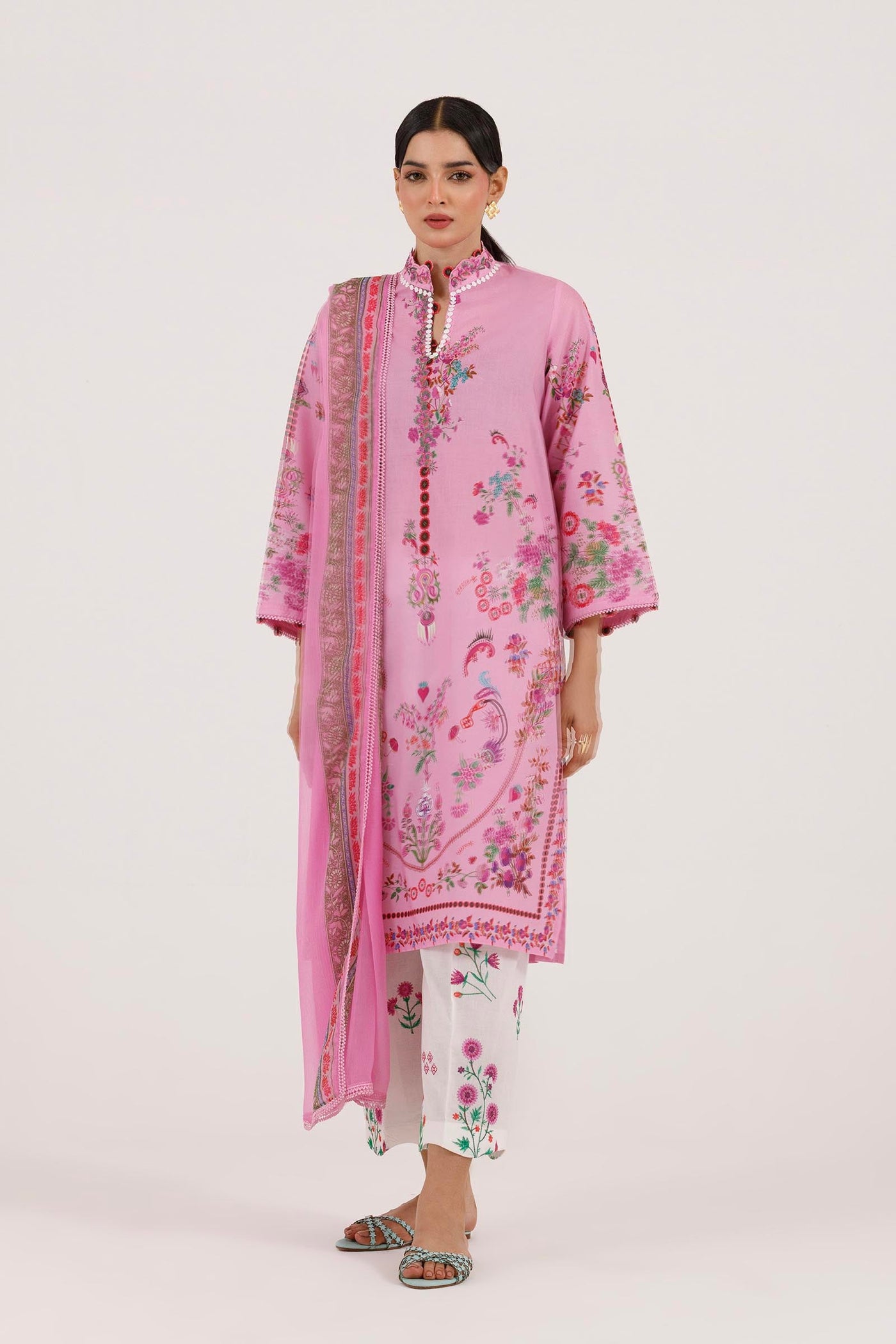 sana-safinaz-pool-69197266