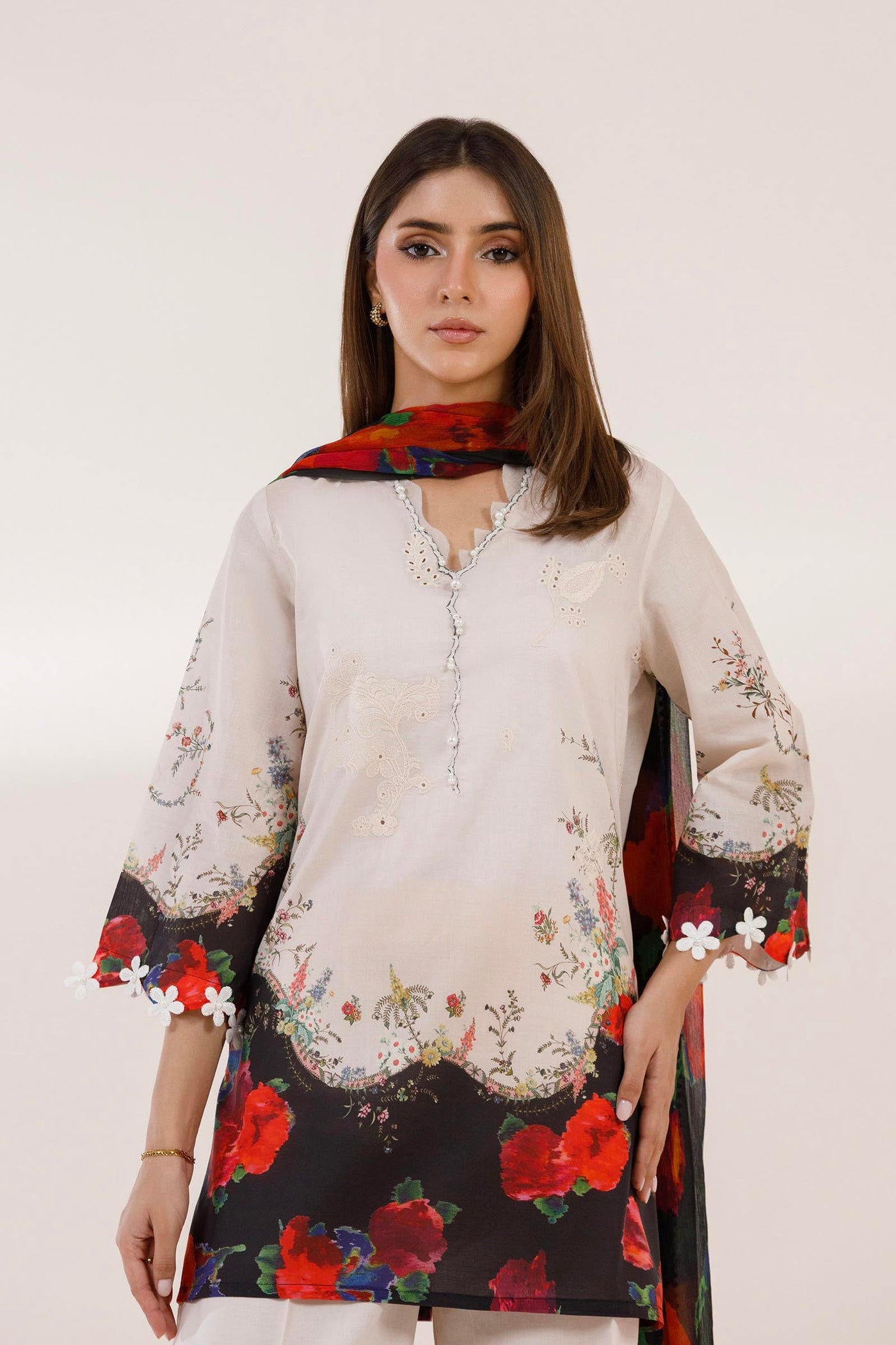 sana-safinaz-pool-05258950