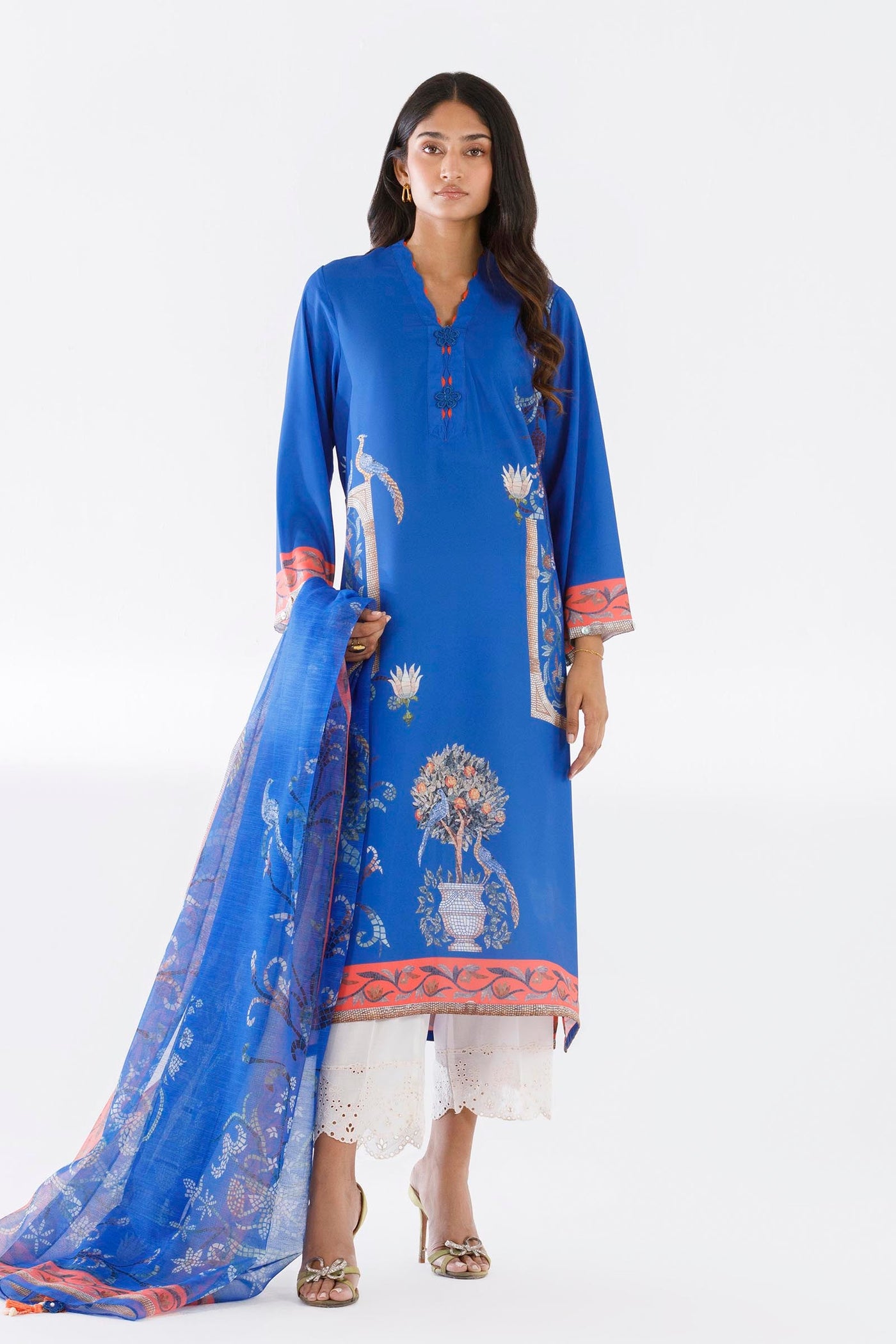 sana-safinaz-pool-78694362