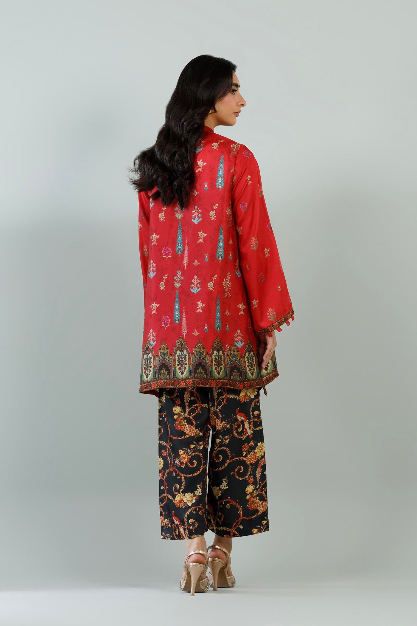 sana-safinaz-pool-26616547