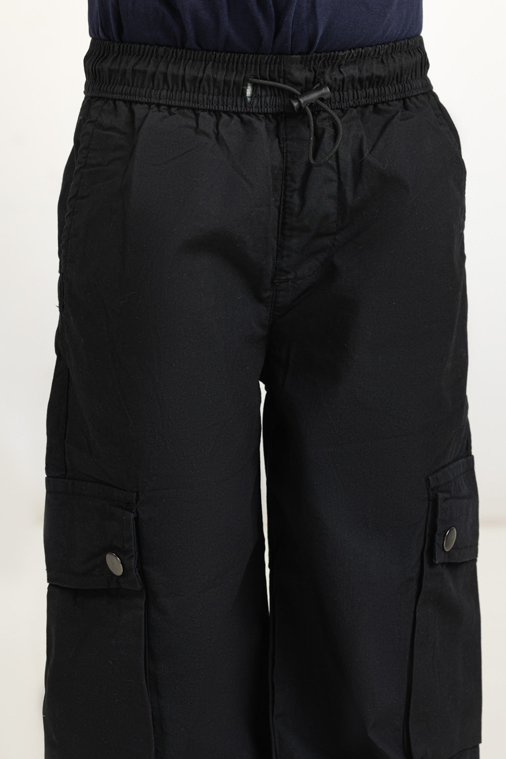 https://cdn.shopify.com/s/files/1/0706/3253/8159/files/Salt-Kids-Trousers-Color-Black-100_-Cotton-Cargo-Fit-TB-TRC-SS25-002-Zoom.jpg?v=1761636241