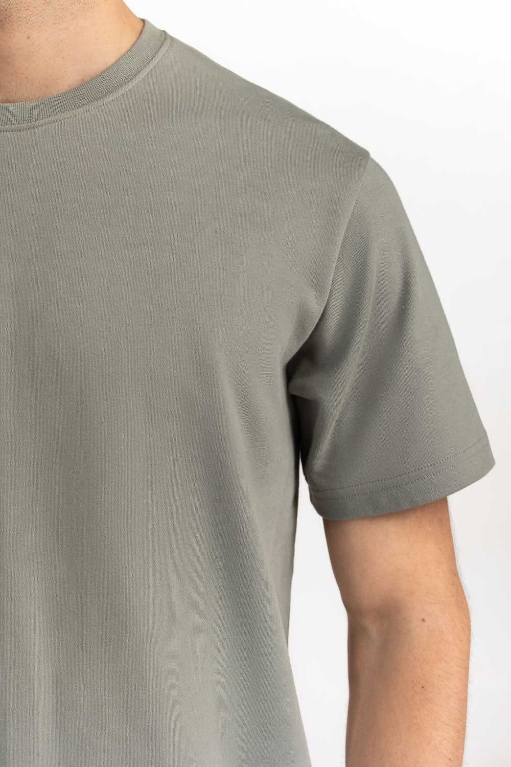 https://cdn.shopify.com/s/files/1/0706/3253/8159/files/Salt-Men-Tees-Color-Forest-80_-Cotton-20_-Polyester-Relaxed-Fit-MN-TS-SS26-003-D-Cuff.jpg?v=1773831682