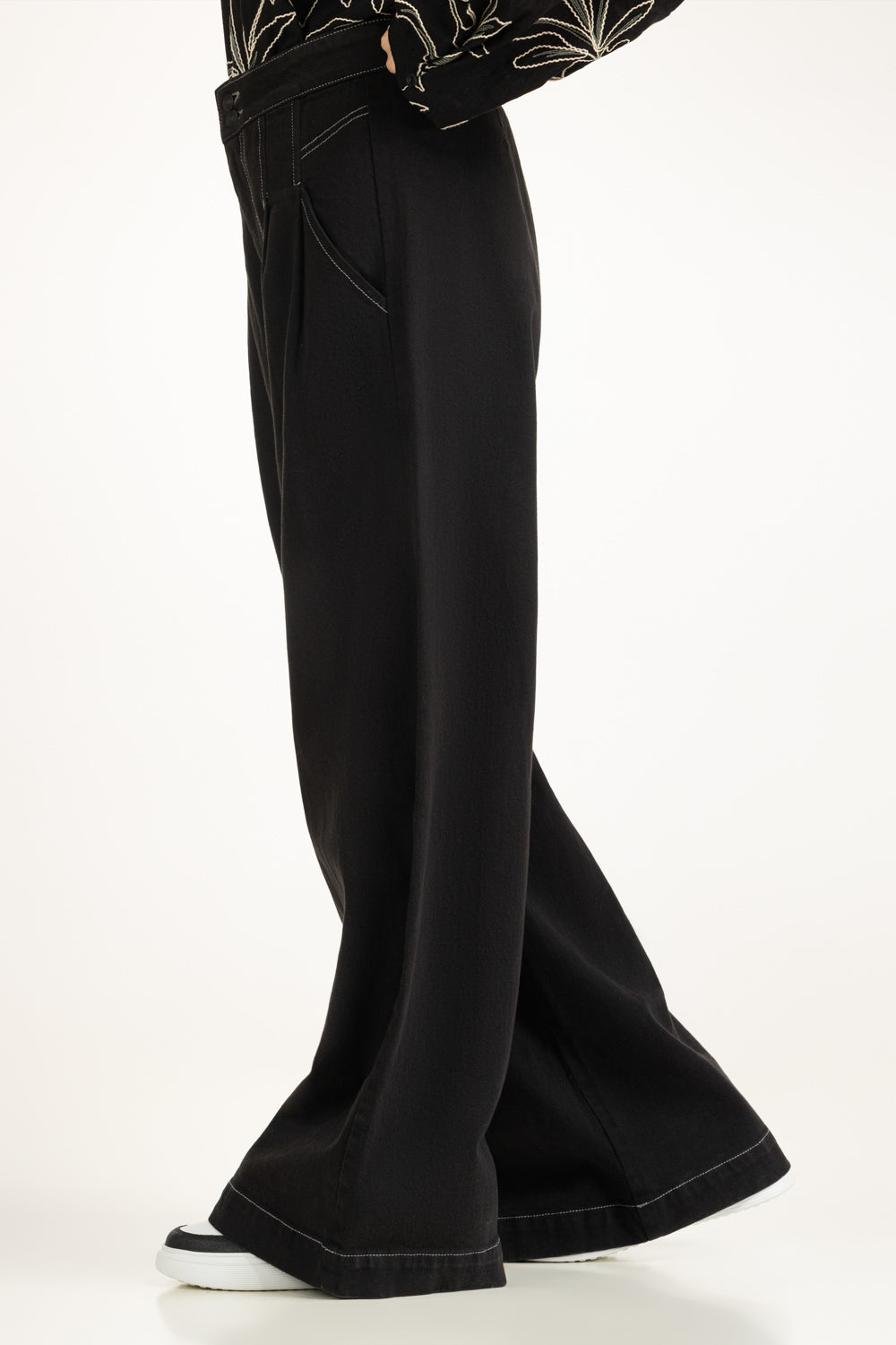 Wide Leg Fit Trousers