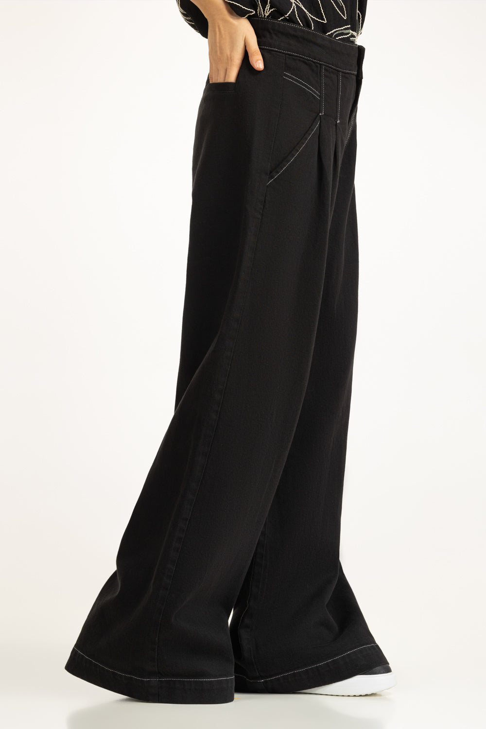 Wide Leg Fit Trousers