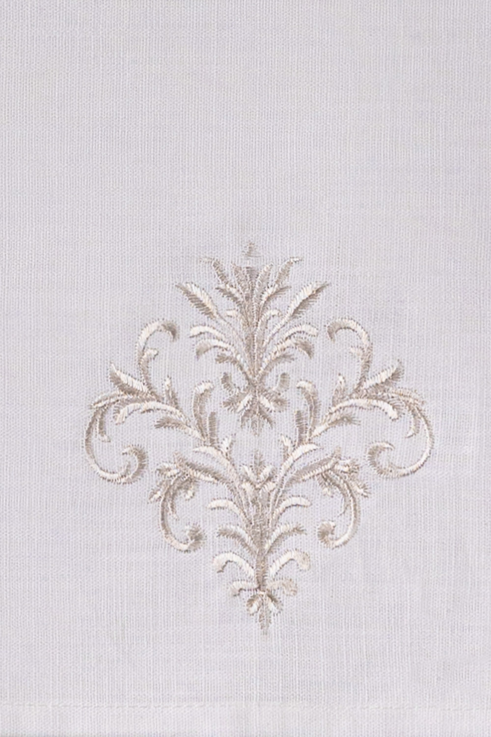 https://cdn.shopify.com/s/files/1/0706/3253/8159/files/Sand2pcsembroiderednapkinset_4.jpg?v=1780745040