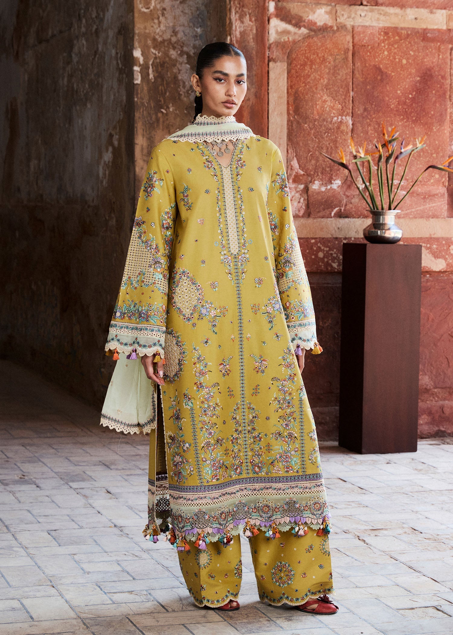 https://cdn.shopify.com/s/files/1/0016/9476/1035/files/Sari_3.jpg?v=1777014339