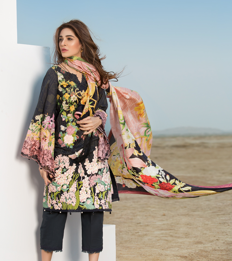 Whimsy Wanderer – Onyx