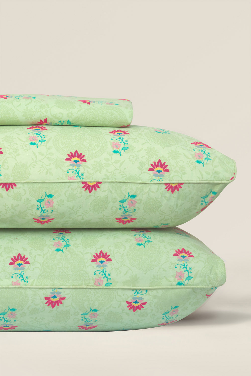 https://cdn.shopify.com/s/files/1/0706/3253/8159/files/SeacrestSheetset001.jpg?v=1773814294