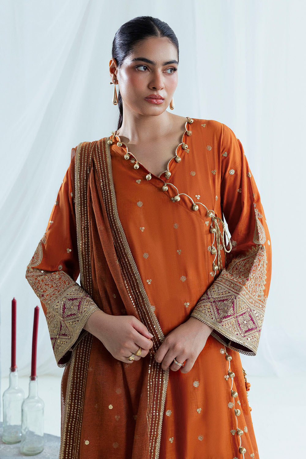 https://cdn.shopify.com/s/files/1/0706/3253/8159/files/Sequins-Embroidered-Dupatta-Sequins-Embroidered-Lawn-Shirt-Embroidered-Trouser-Gulahmed-FE-52116-Close-1.jpg?v=1767687043