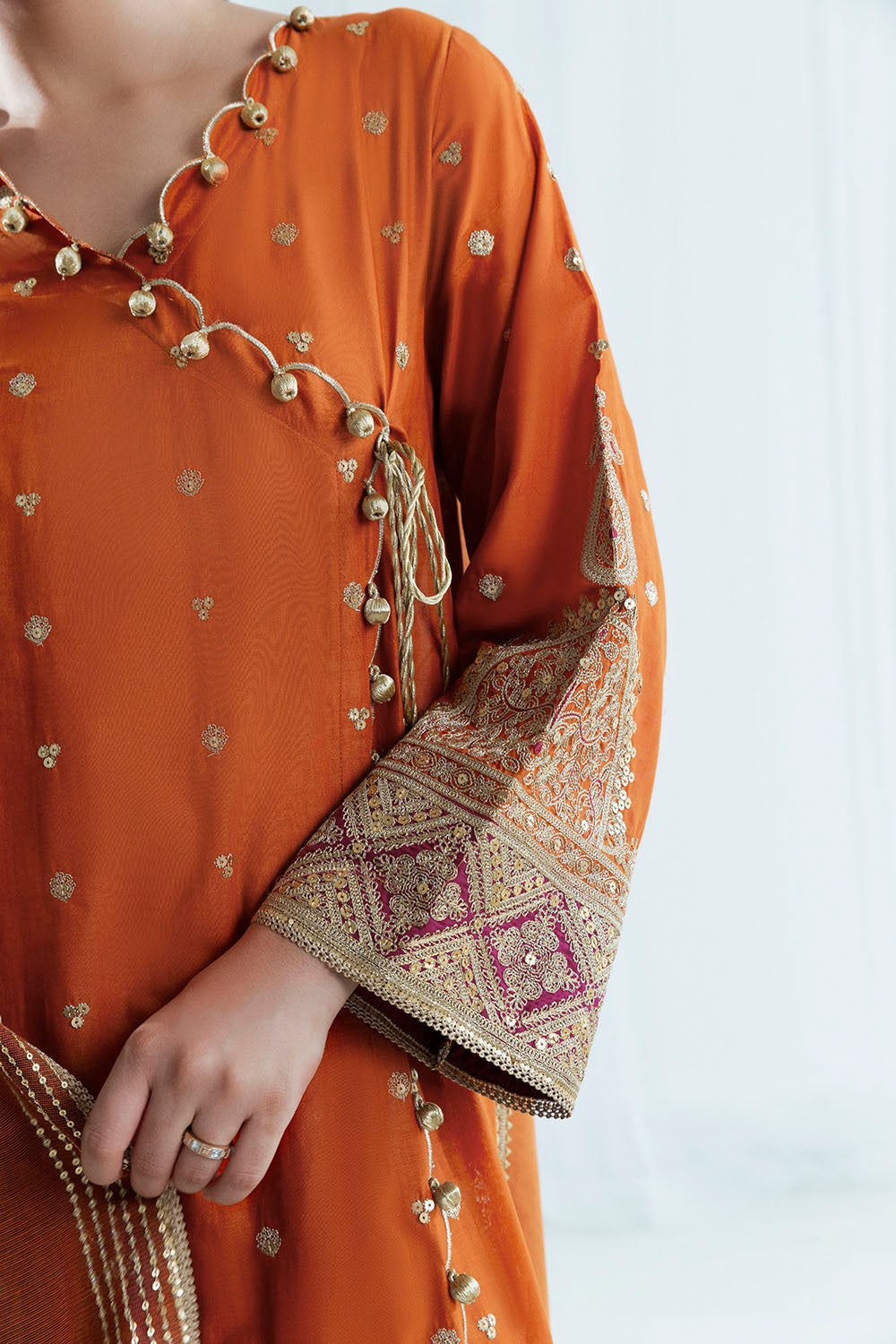 https://cdn.shopify.com/s/files/1/0706/3253/8159/files/Sequins-Embroidered-Dupatta-Sequins-Embroidered-Lawn-Shirt-Embroidered-Trouser-Gulahmed-FE-52116-Close.jpg?v=1767687066