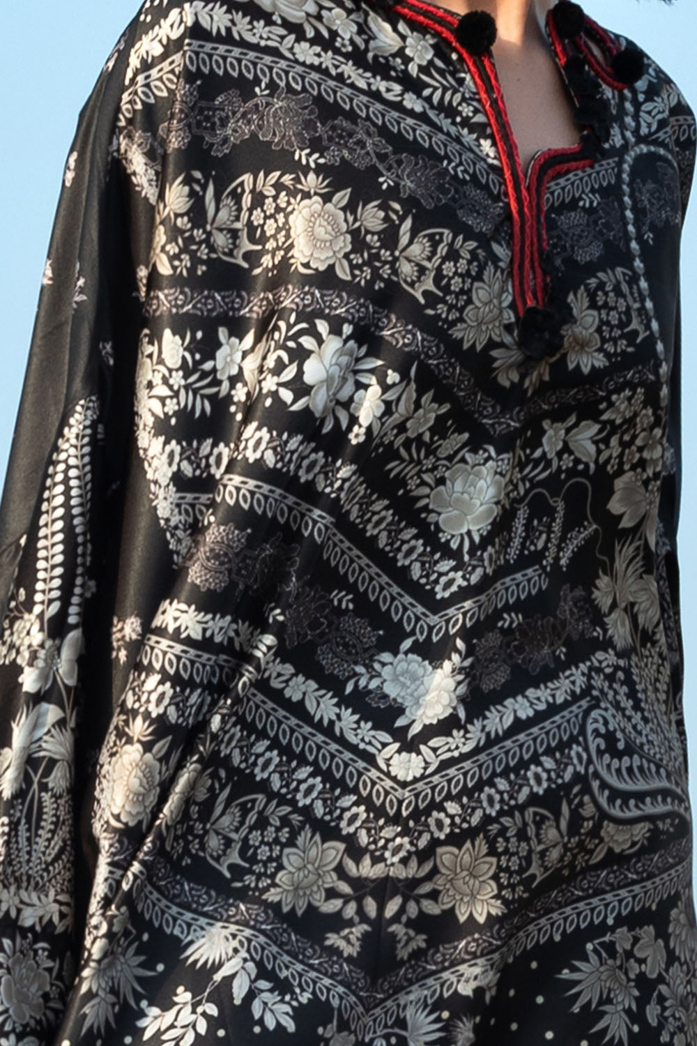 https://cdn.shopify.com/s/files/1/0706/3253/8159/files/Silk-Dupatta-Silk-Shirt-Silk-Trouser-Gulahmed-S-62003-Close-1.jpg?v=1763465040