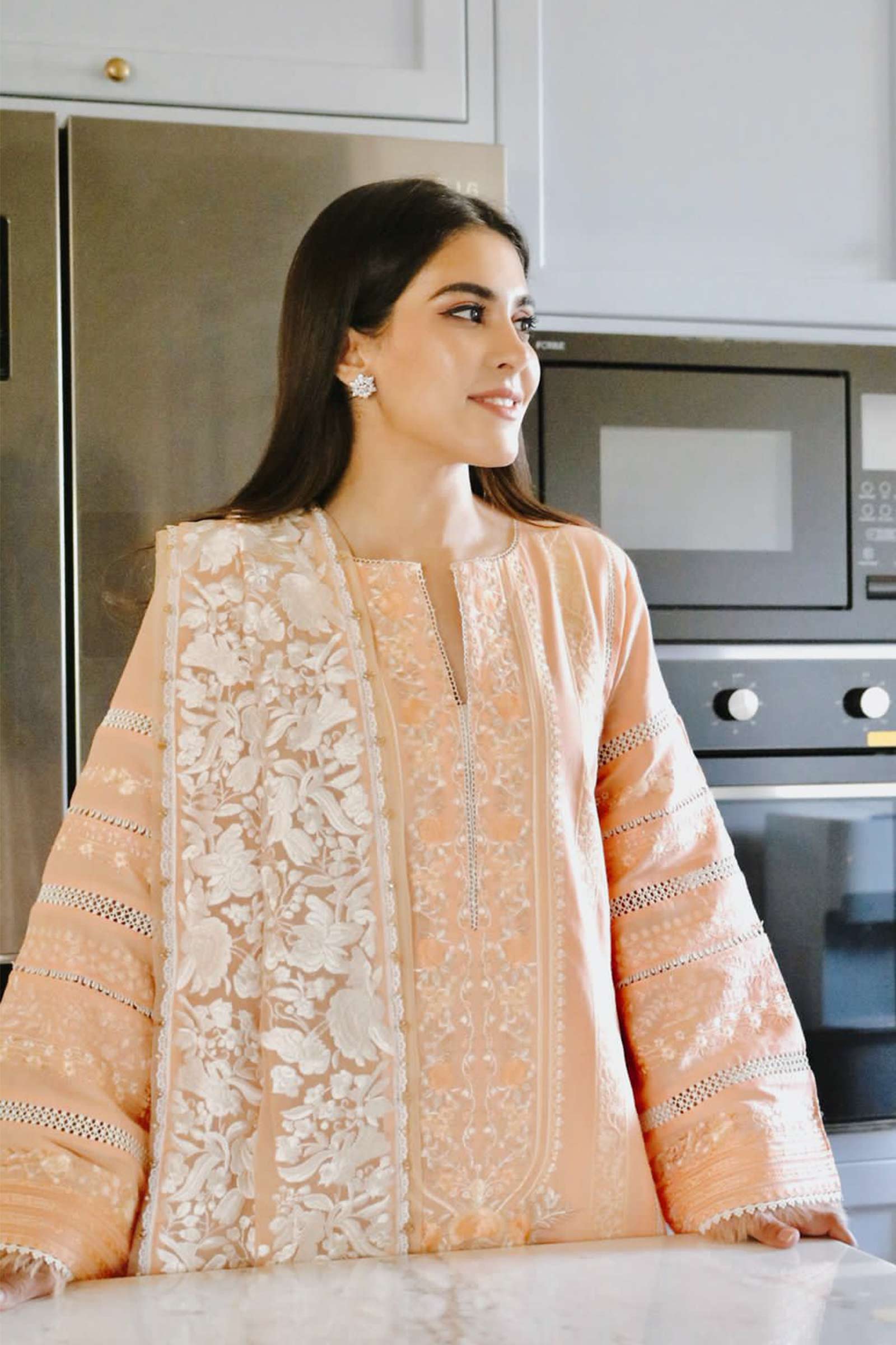 https://cdn.shopify.com/s/files/1/0340/8376/6405/products/Sona-A_4.jpg?v=1648733859