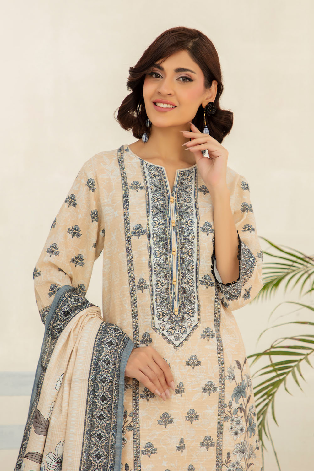 https://cdn.shopify.com/s/files/1/0706/3253/8159/files/Stripe-Khaddar-Dupatta-Khaddar-Shirt-Dyed-Trouser-Gulahmed-SD-52192-Close.jpg?v=1763192025