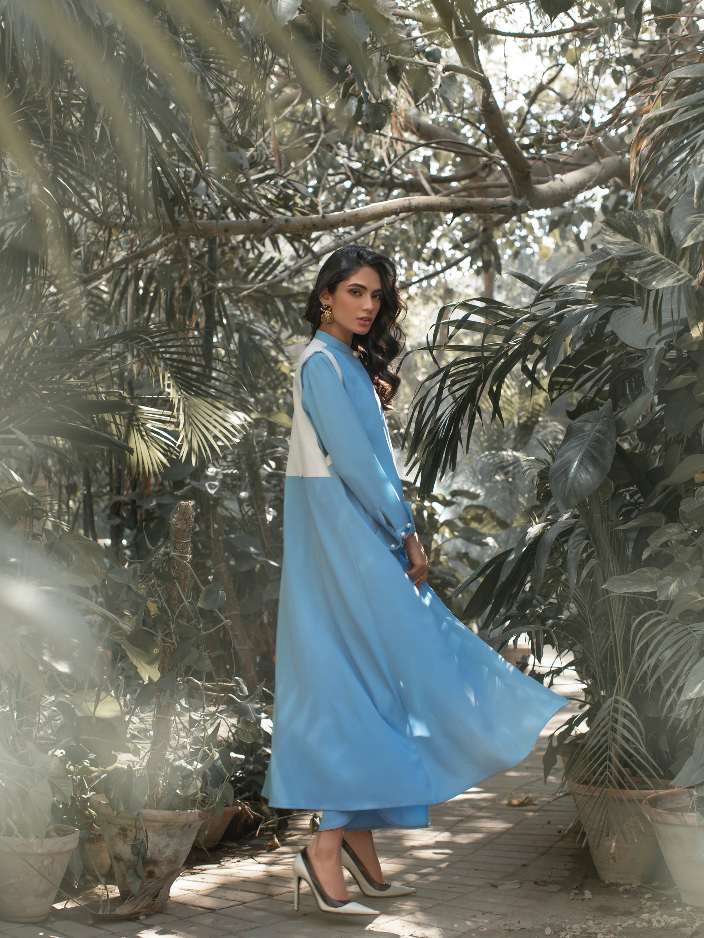 Shasmin - Blue & White