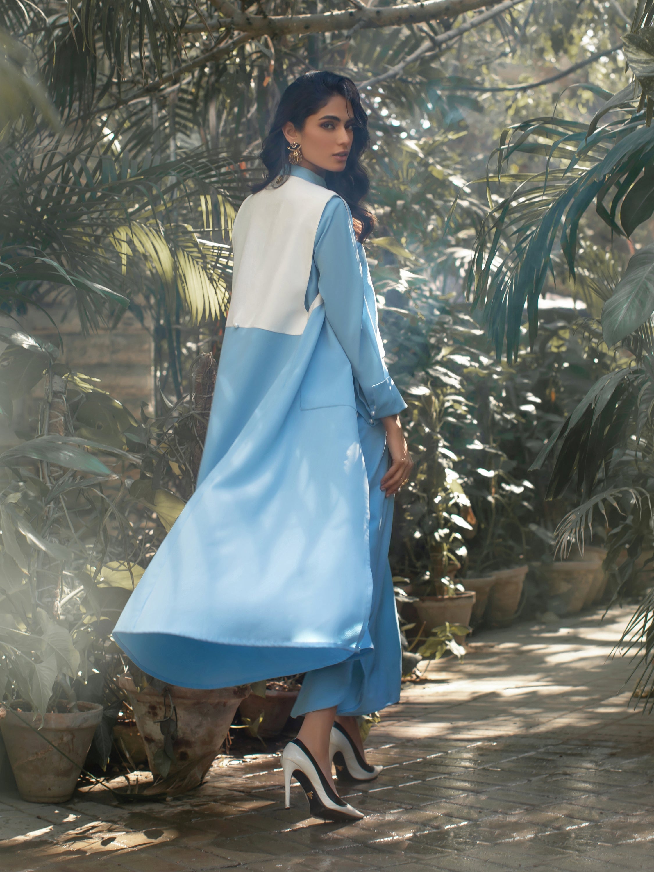 Shasmin - Blue & White