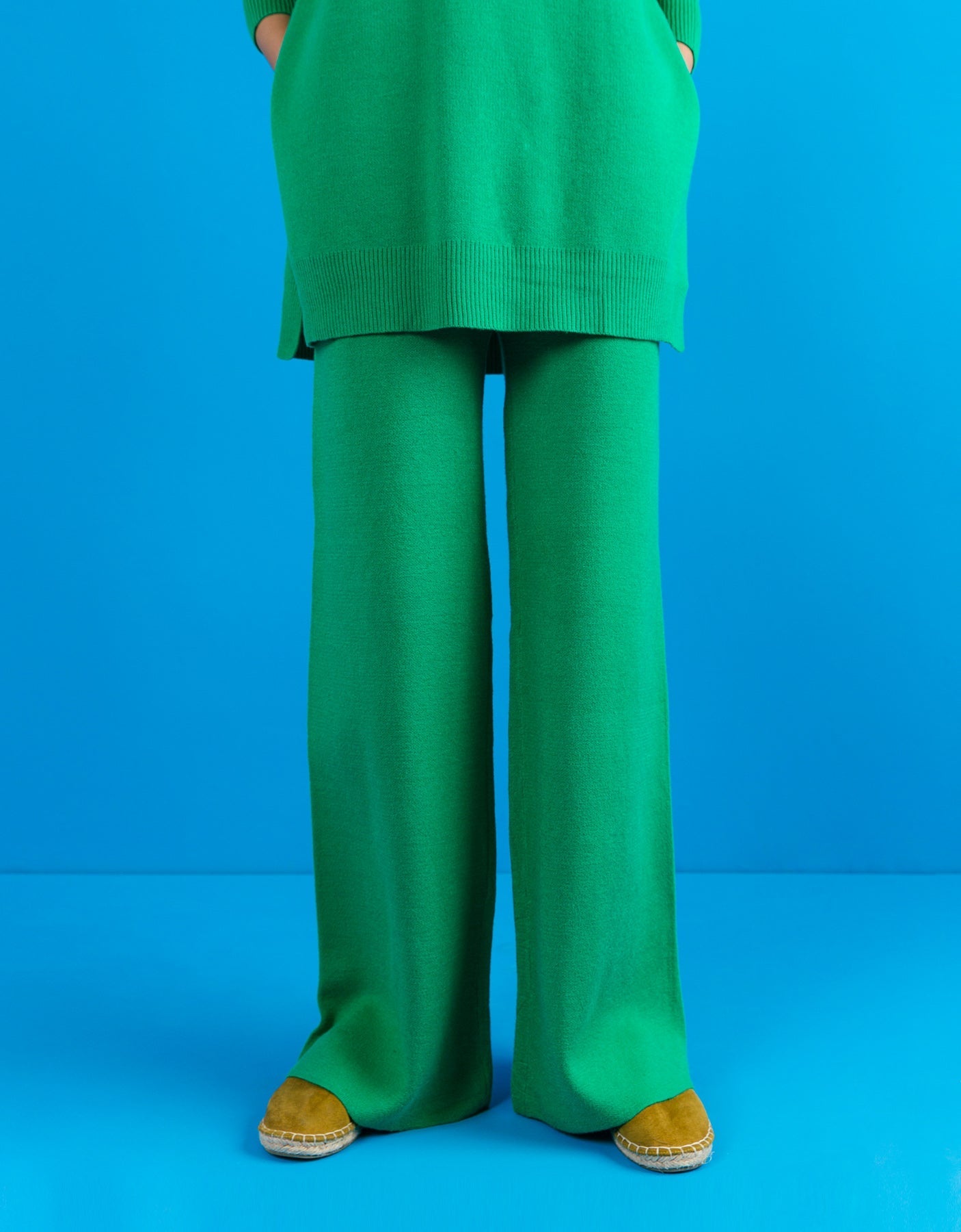 Solid Coloured Knitted Bottom