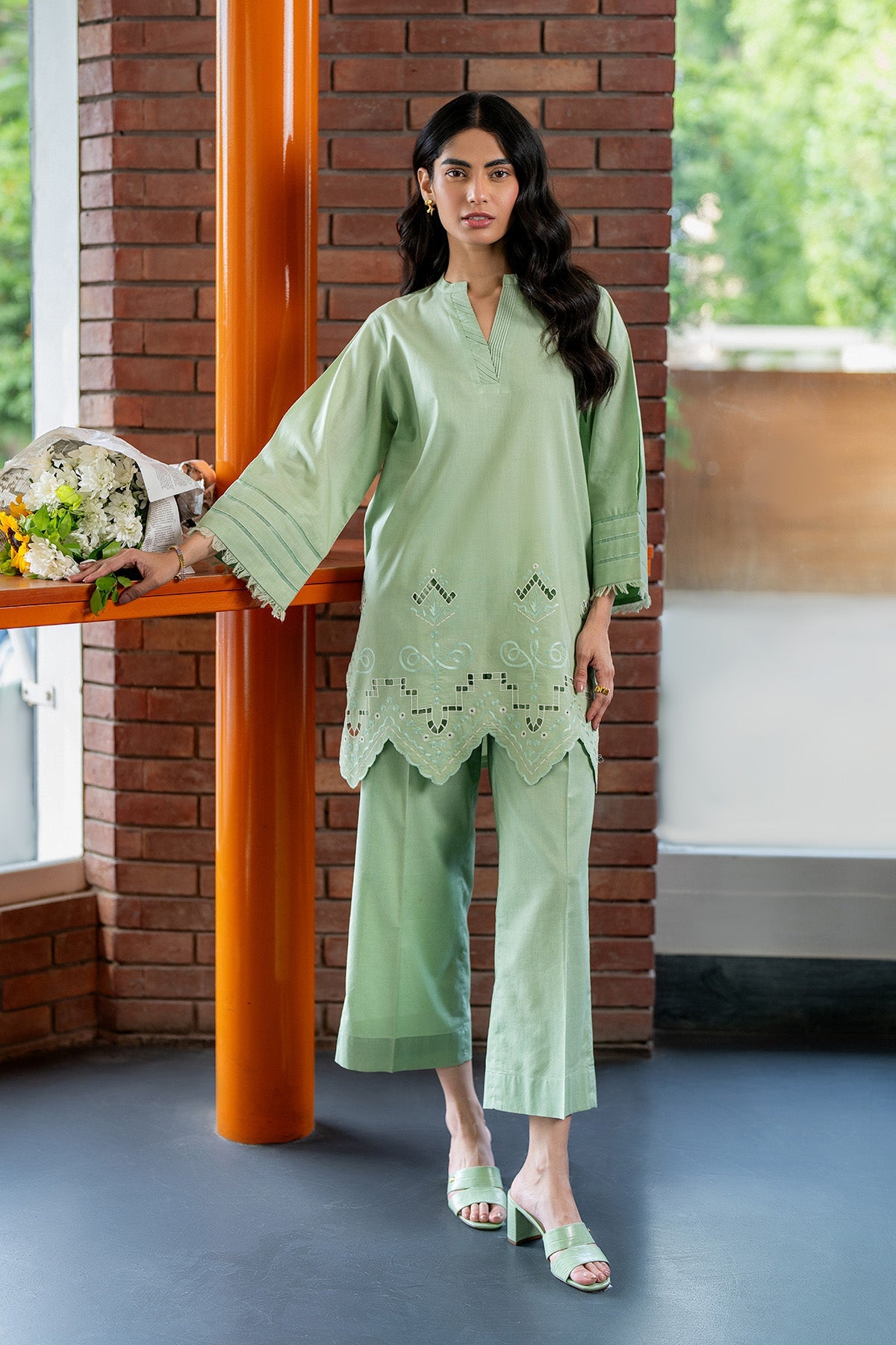 https://cdn.shopify.com/s/files/1/0704/5916/2937/files/TYP0742.jpg?v=1752140077