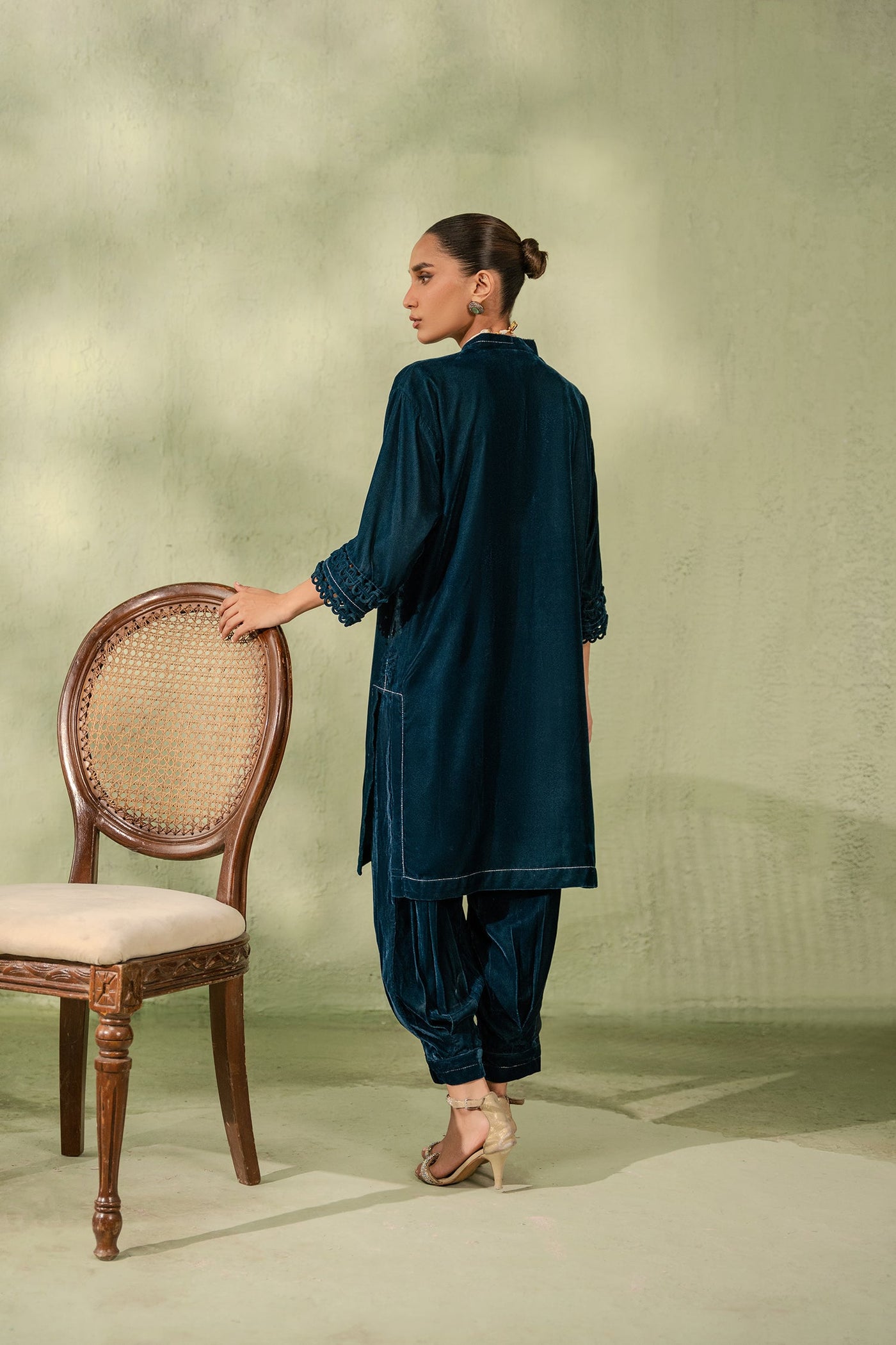 https://cdn.shopify.com/s/files/1/0663/9616/0233/files/True_Teal_2.jpg?v=1763029917