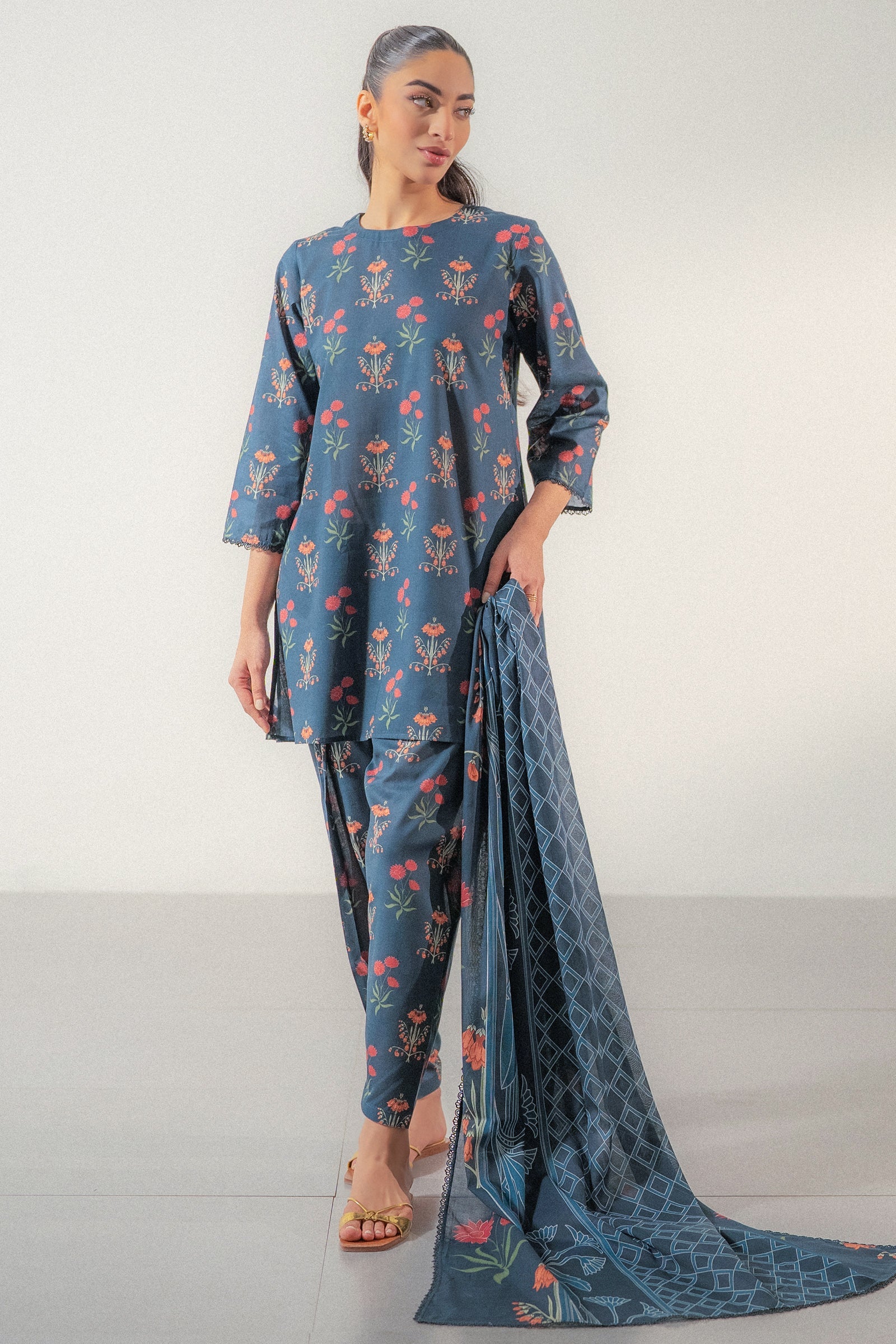 https://cdn.shopify.com/s/files/1/0568/3308/1529/files/U00668-BK0-4_73ca6c4b-45ec-4aa6-9dfb-31b64b7b8cb2.jpg?v=1762514012