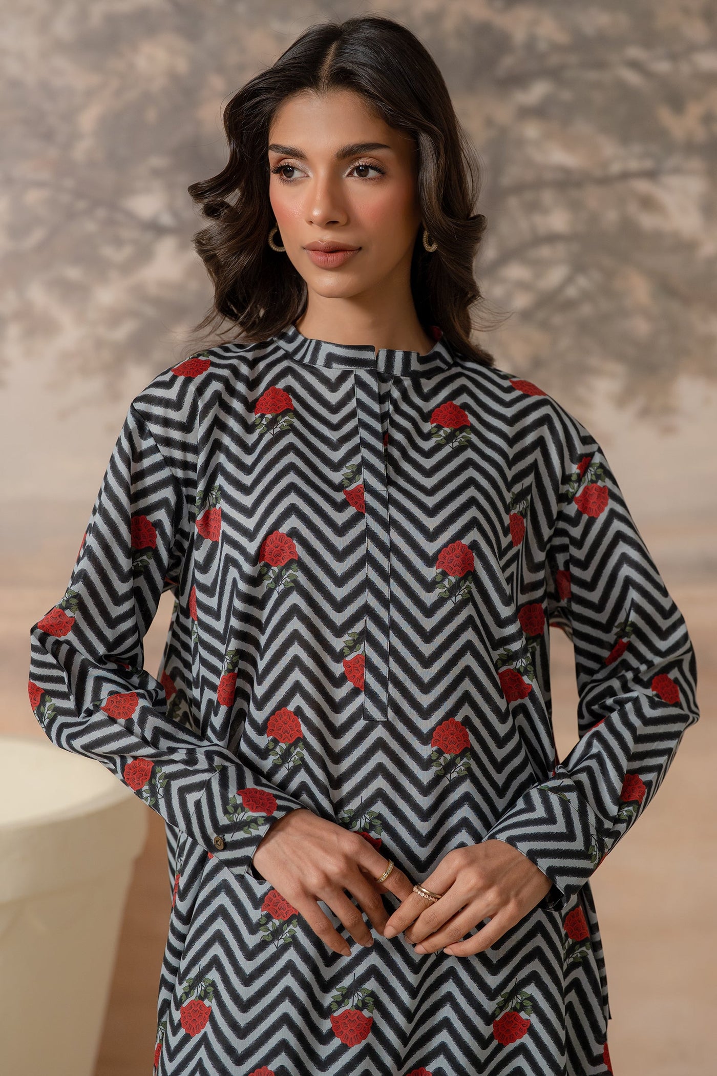 https://cdn.shopify.com/s/files/1/0568/3308/1529/files/U00722-BK0-1.jpg?v=1776324635