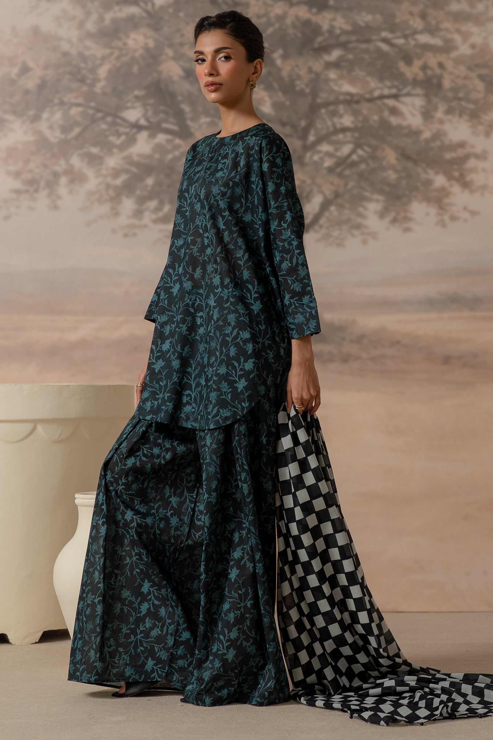 https://cdn.shopify.com/s/files/1/0568/3308/1529/files/U00749-BK0-4.jpg?v=1776324690